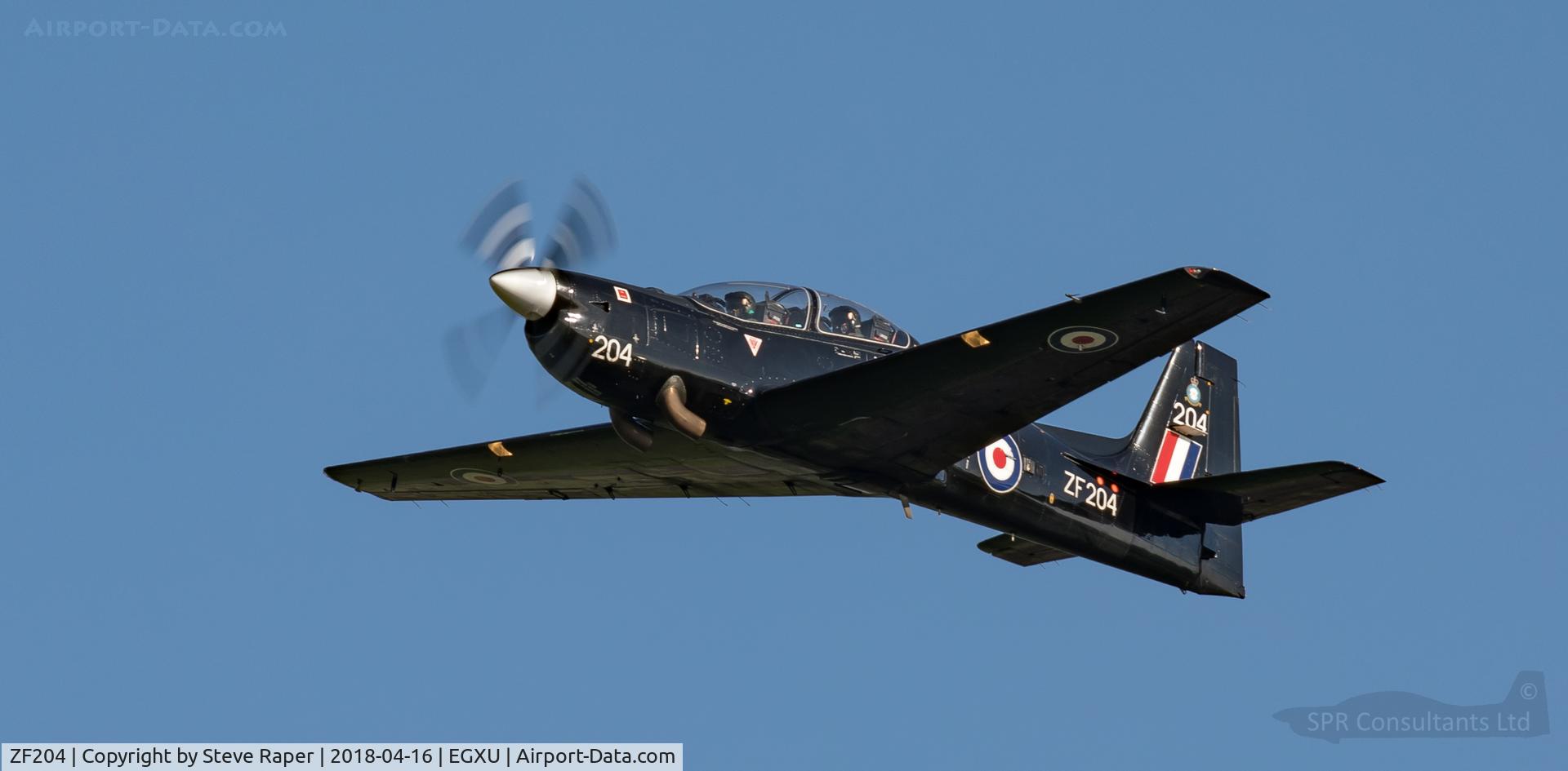 ZF204, 1989 Short S-312 Tucano T1 C/N S029/T29, Fast pass overhead at Linton on Ouse