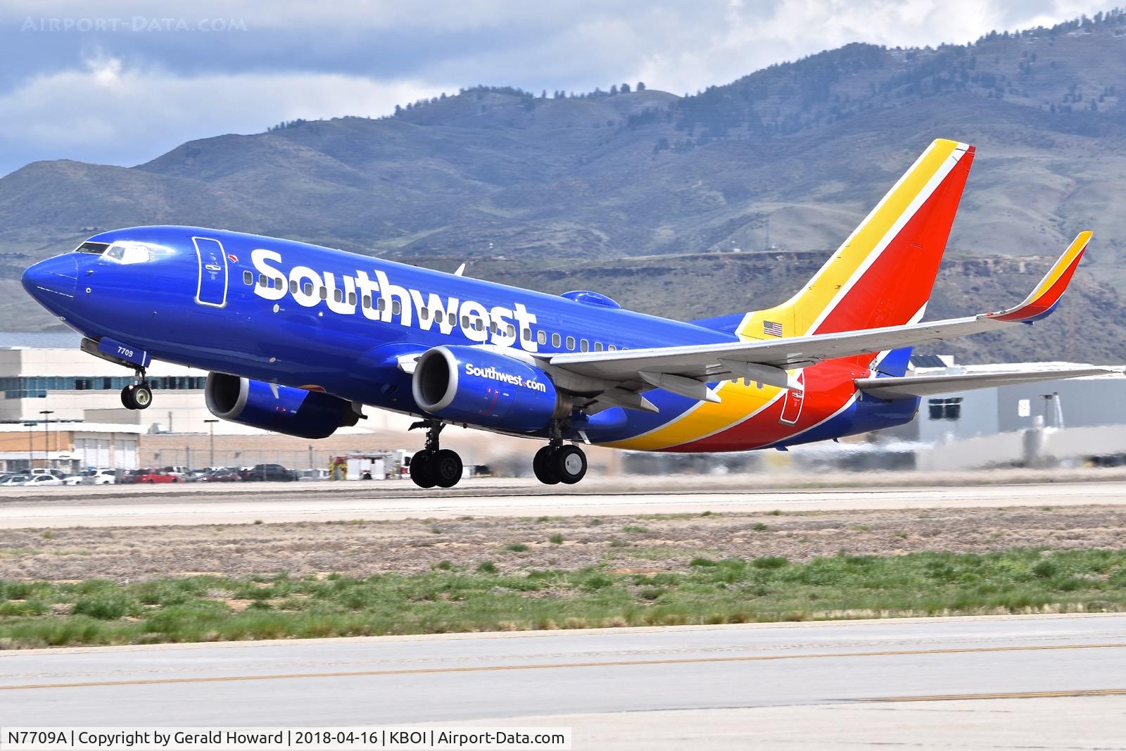 N7709A, 2005 Boeing 737-76N C/N 32654, Take off from RWY 28L.