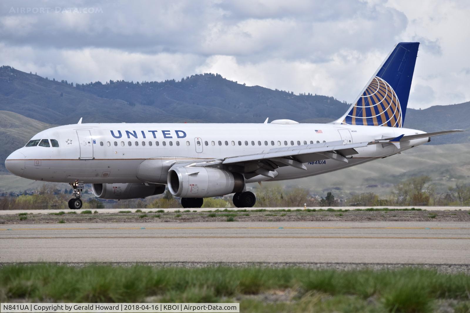 N841UA, 2001 Airbus A319-131 C/N 1545, Landing roll out on RWY 28L.