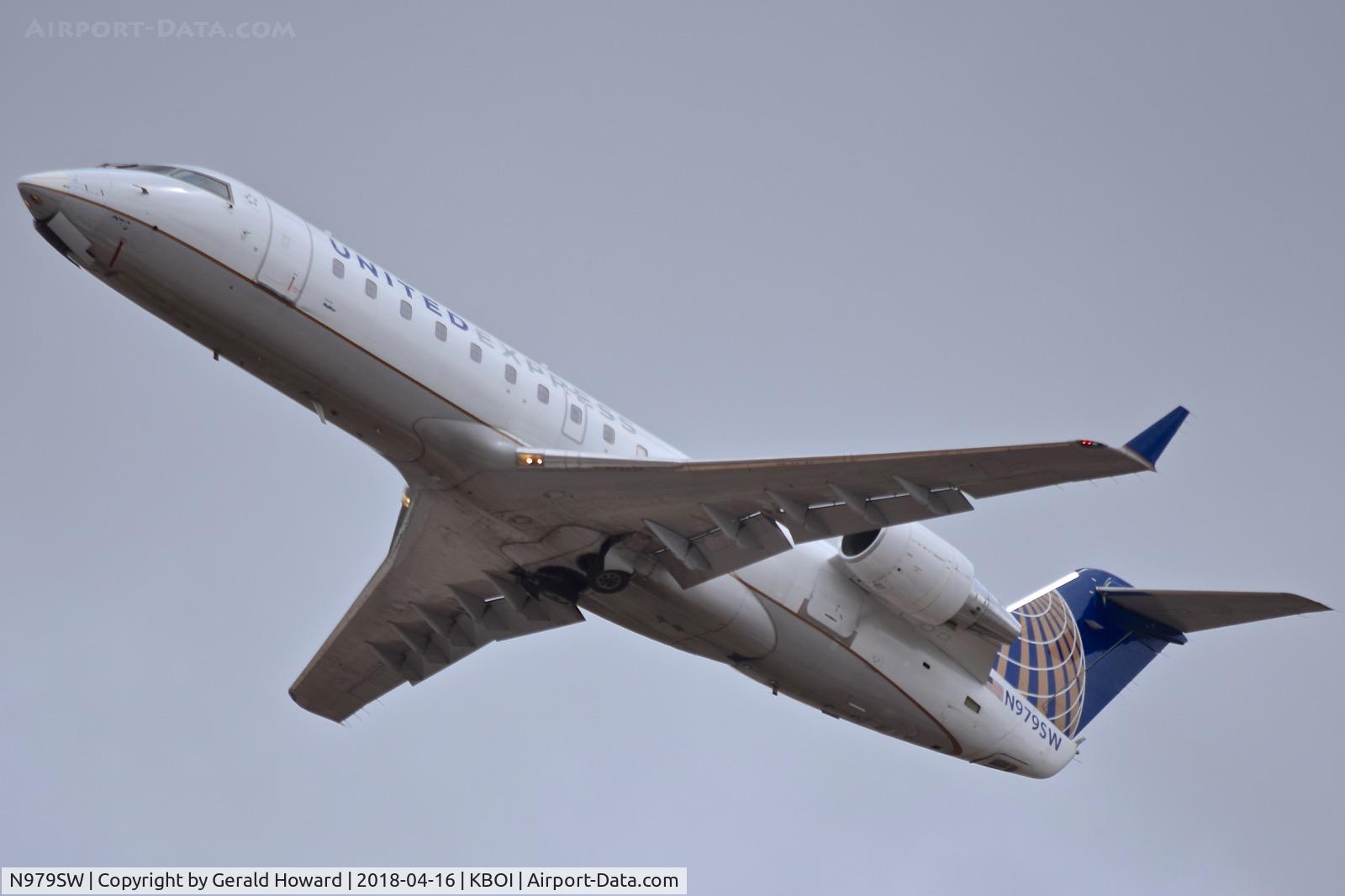 N979SW, 2004 Bombardier CRJ-200ER (CL-600-2B19) C/N 7954, Departing RWY 28L.