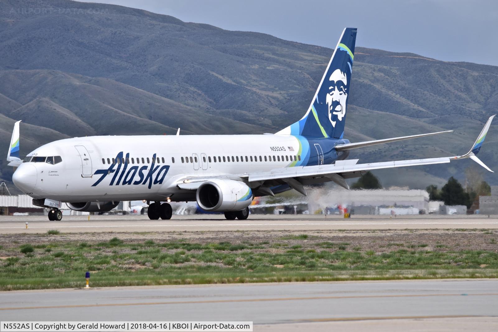 N552AS, 2006 Boeing 737-890 C/N 34595, Landing roll out on RWY 28L.