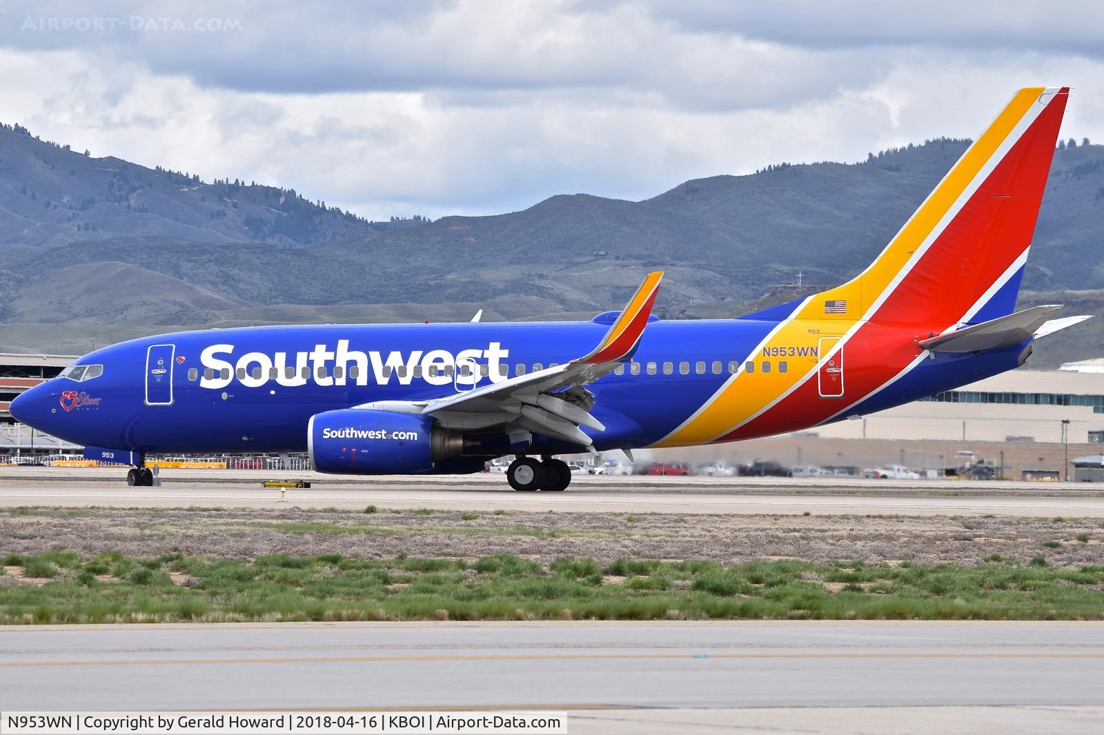 N953WN, 2010 Boeing 737-7H4 C/N 36668, Turning off RWY 28L onto Golf. 
