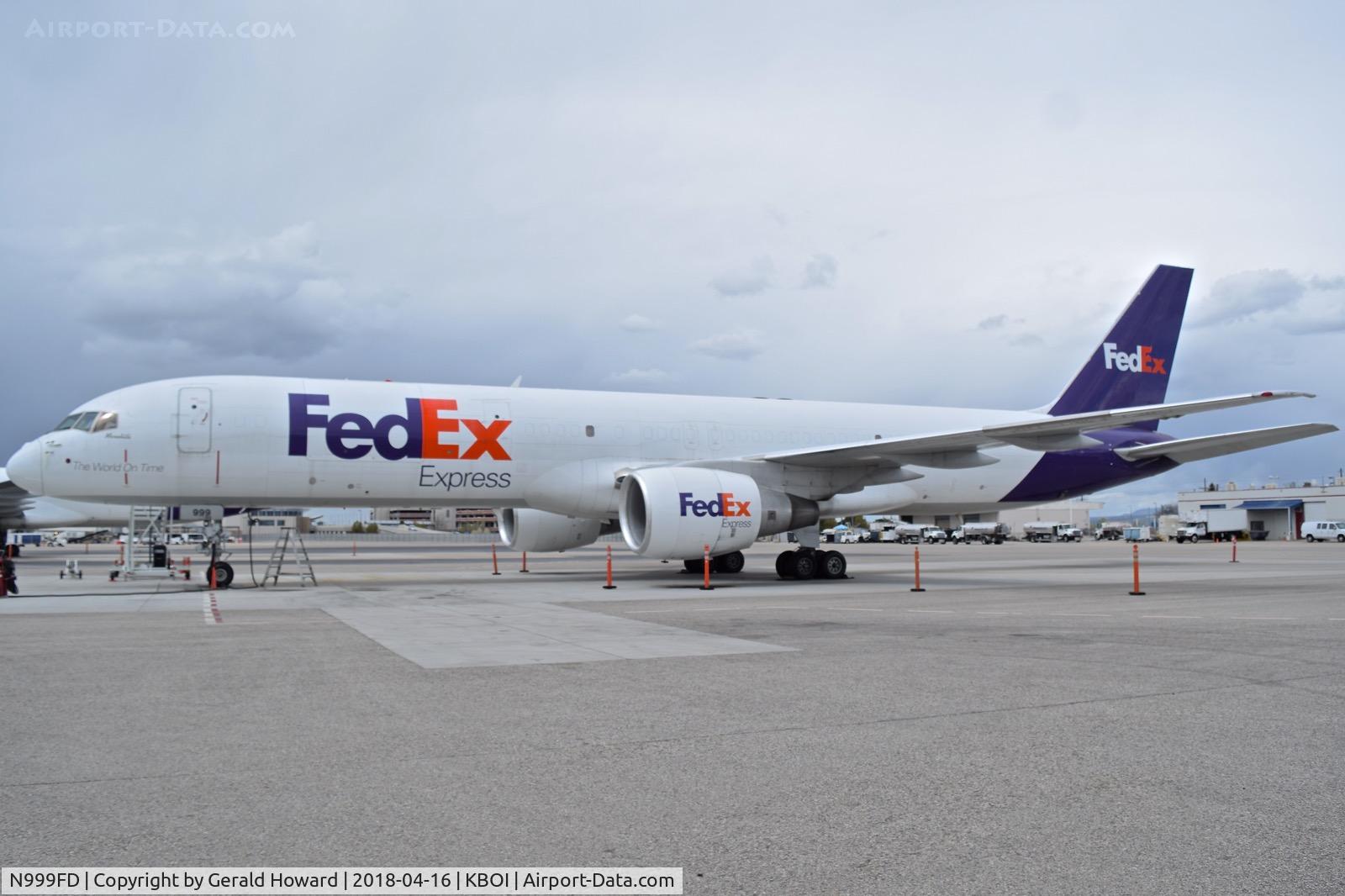 N999FD, 1990 Boeing 757-230/SF C/N 24748, Parked on the FedEx ramp.