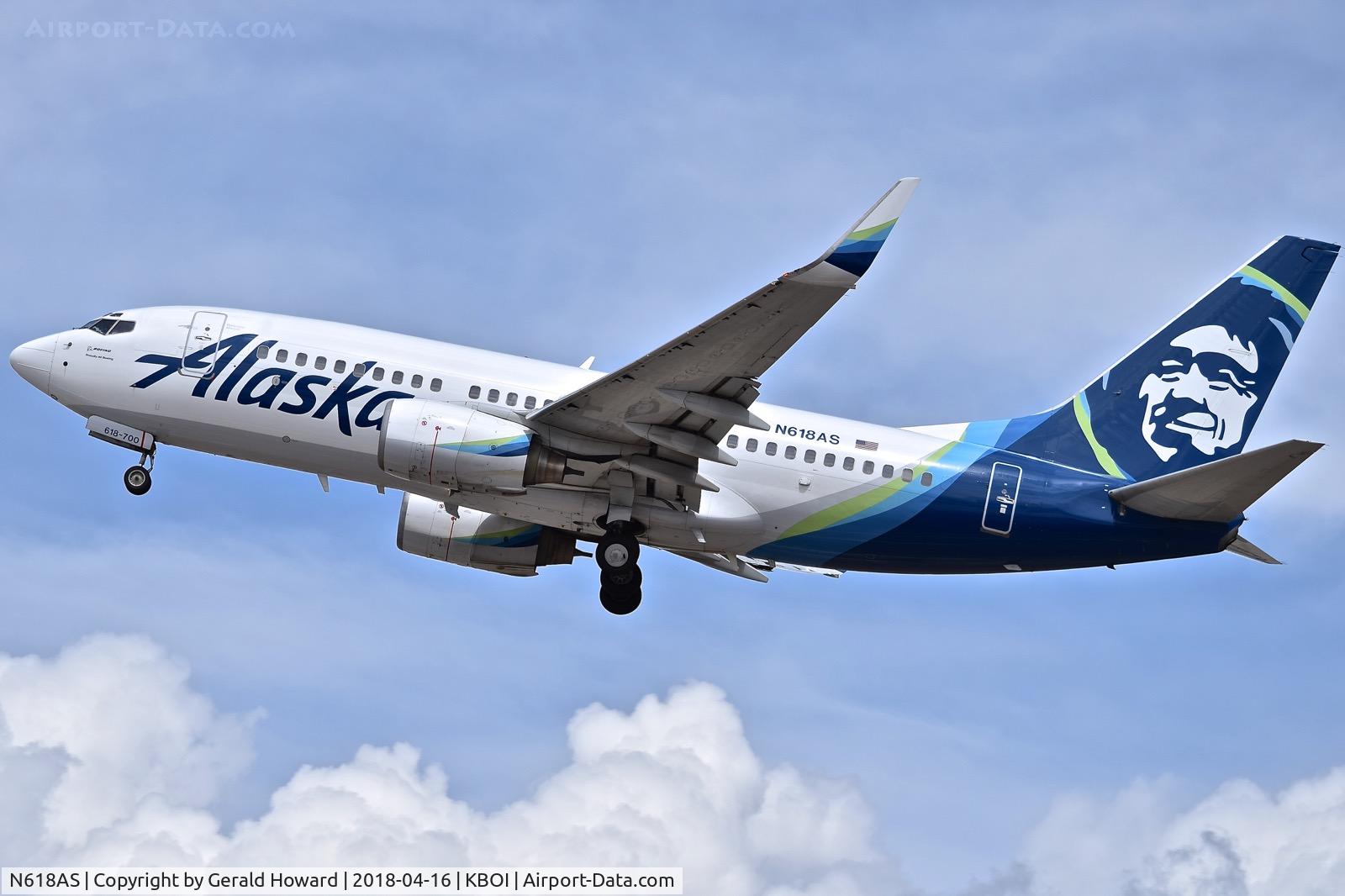 N618AS, 2000 Boeing 737-790 C/N 30543, Departing BOI.