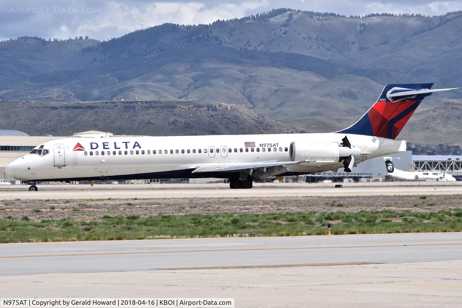 N975AT, 2002 Boeing 717-200 C/N 55035, Turning off RWY 28L for Golf.