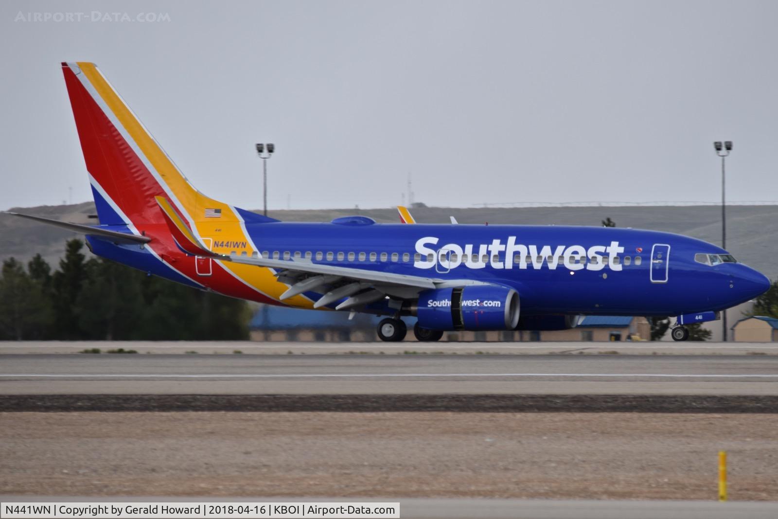N441WN, 2003 Boeing 737-7H4 C/N 29837, Landing roll out on RWY 28L.