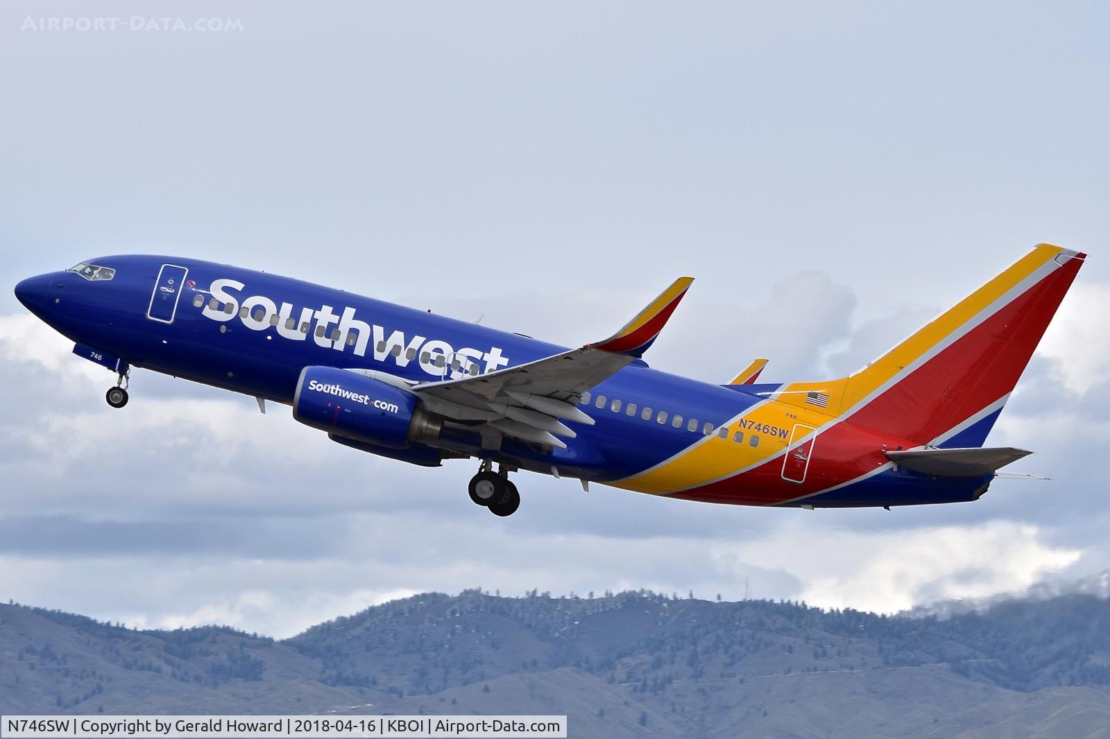N746SW, 1999 Boeing 737-7H4 C/N 29798, Departing RWY 28L.