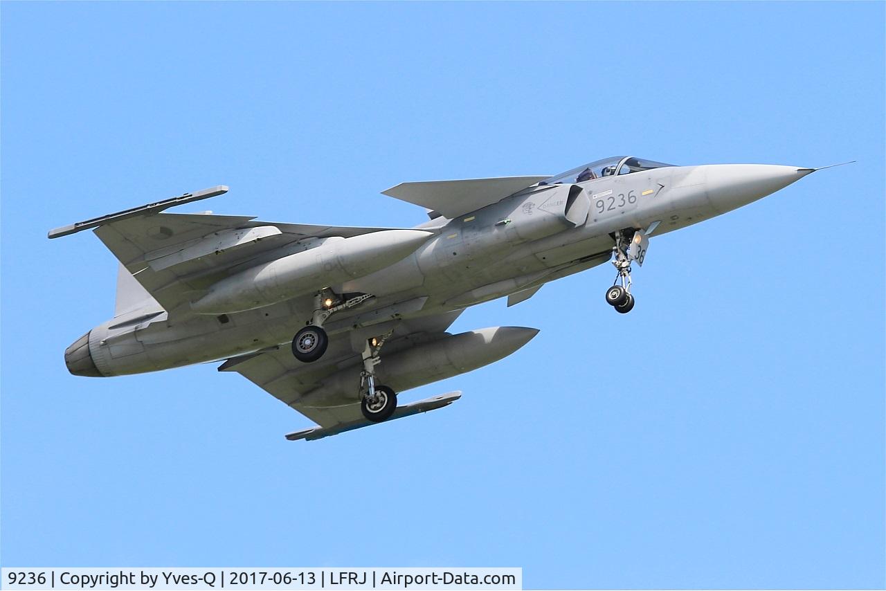 9236, Saab JAS-39C Gripen C/N 39236, Saab JAS-39C Gripen, Short approach rwy 08, Landivisiau Naval Air Base (LFRJ) Tiger Meet 2017