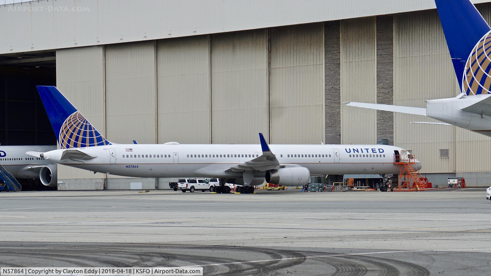 N57864, 2001 Boeing 757-33N C/N 32588, SFSO 2018.