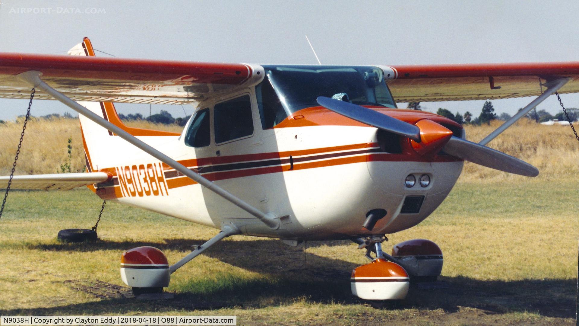 N9038H, 1975 Cessna 172M C/N 17265912, Old Rio Vista Airport California 9-92.
