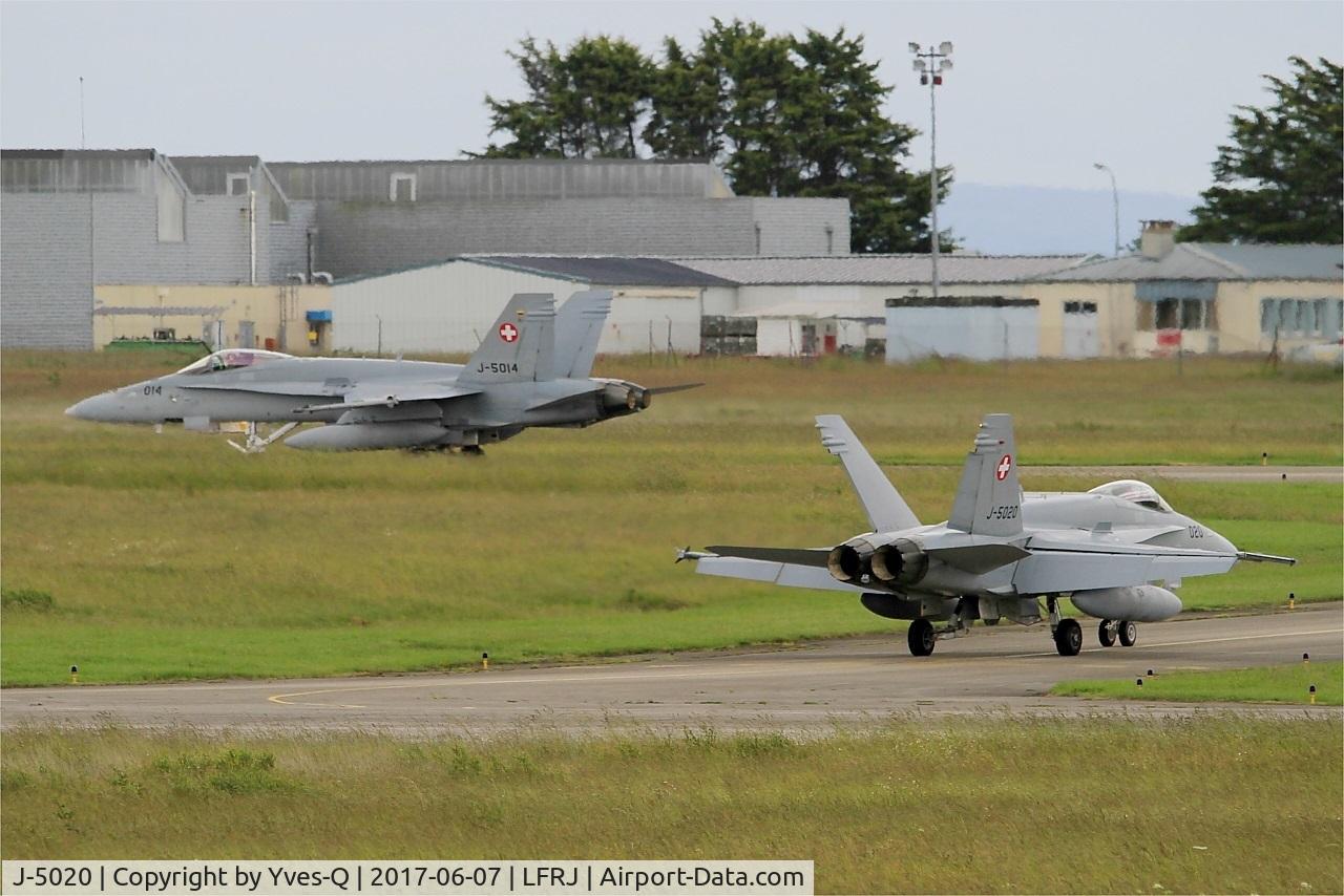 J-5020, McDonnell Douglas F/A-18C Hornet C/N 1369/SFC020, McDonnell Douglas FA-18C Hornet, Taxiing to flight line, Landivisiau Naval Air Base (LFRJ) Tiger Meet 2017