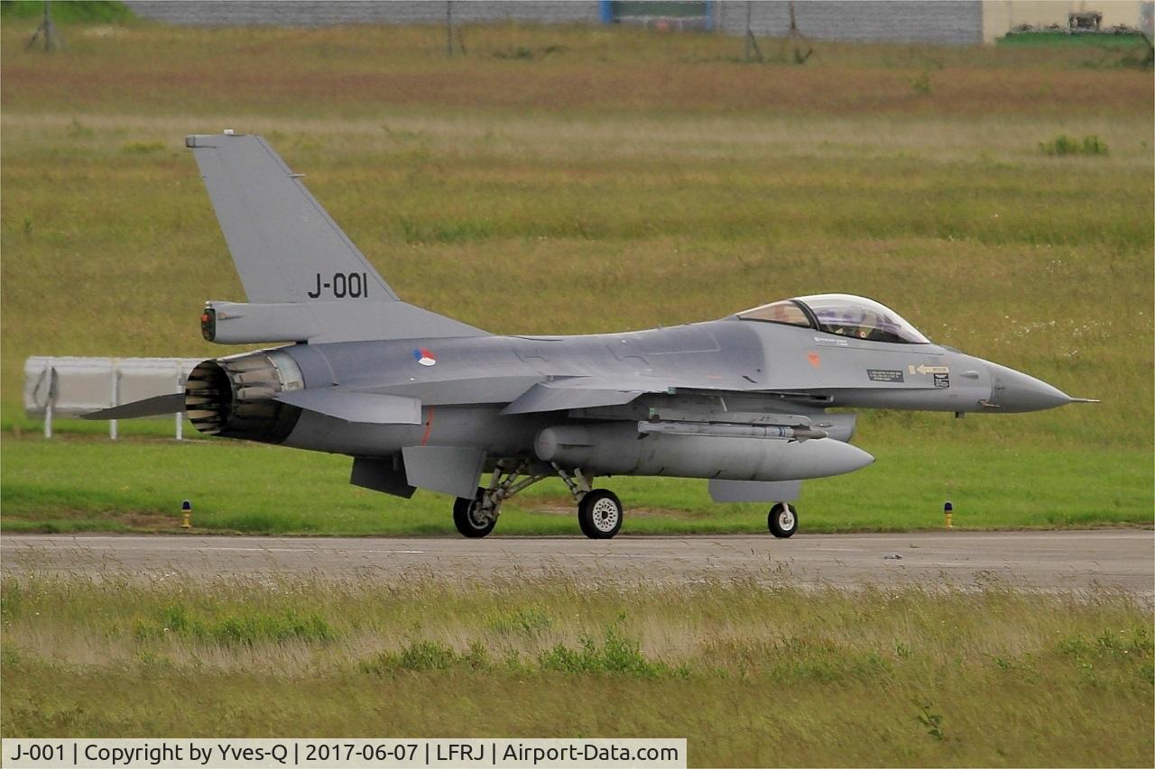 J-001, Fokker F-16AM Fighting Falcon C/N 6D-157, Fokker F-16AM Fighting Falcon, Taxiing to flight line, Landivisiau Naval Air Base (LFRJ) Tiger Meet 2017