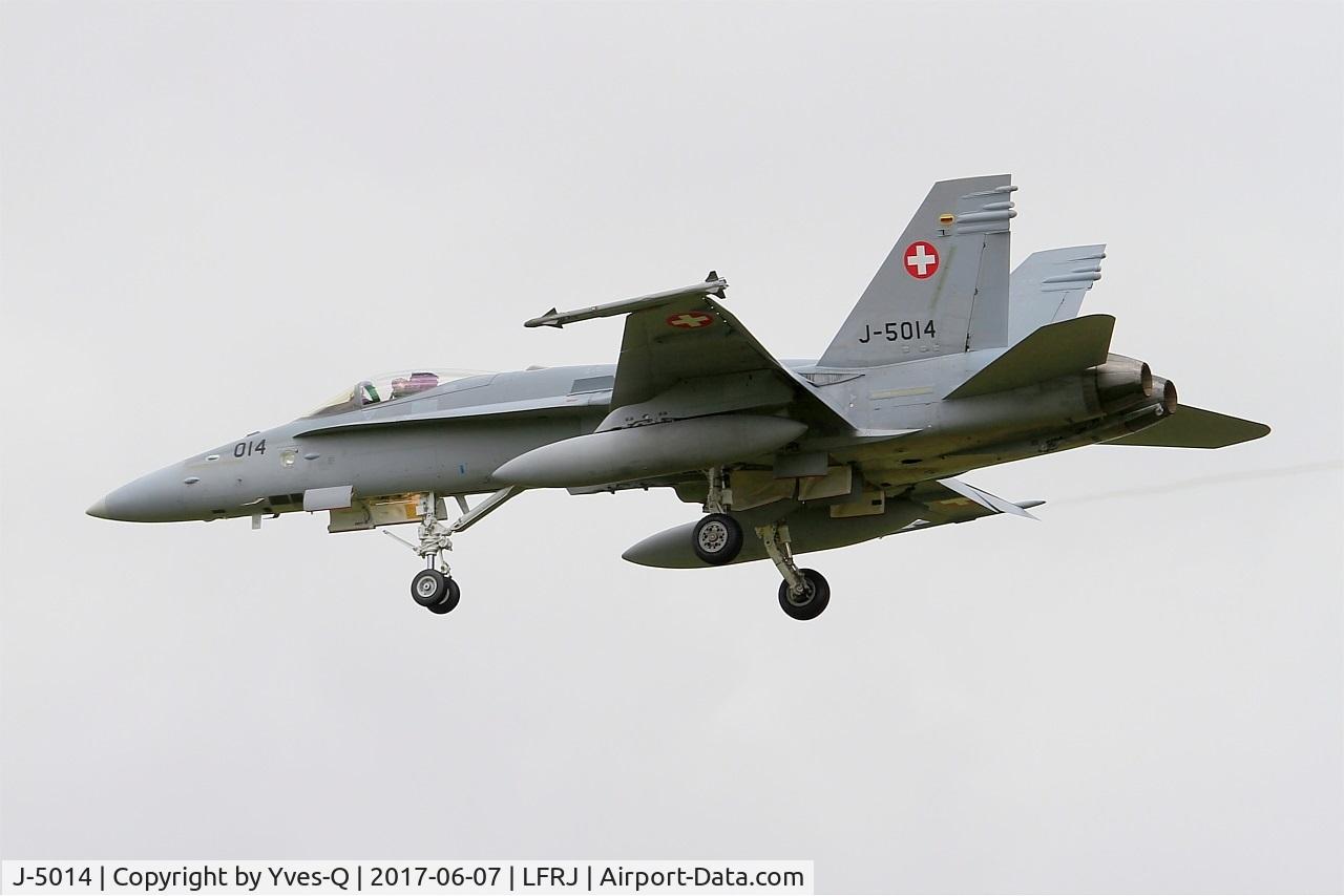J-5014, McDonnell Douglas F/A-18C Hornet C/N 1359, McDonnell Douglas FA-18C Hornet, On final rwy 26, Landivisiau Naval Air Base (LFRJ) Tiger Meet 2017