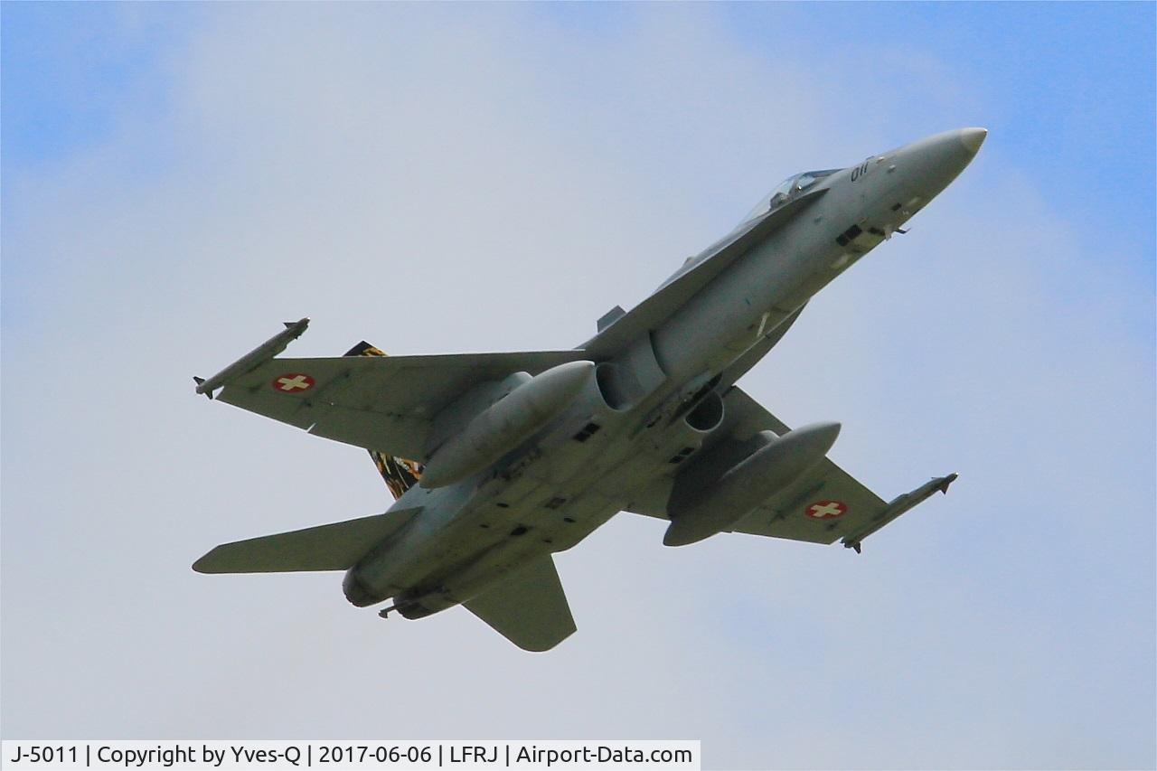 J-5011, McDonnell Douglas F/A-18C Hornet C/N 1351, McDonnell Douglas FA-18C Hornet, Take off rwy 26, Landivisiau Naval Air Base (LFRJ) Tiger Meet 2017