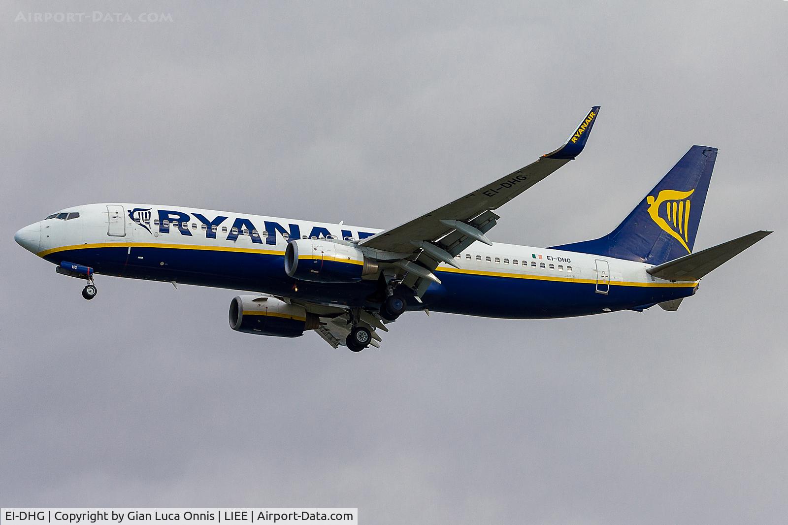 EI-DHG, 2005 Boeing 737-8AS C/N 33576, LANDING