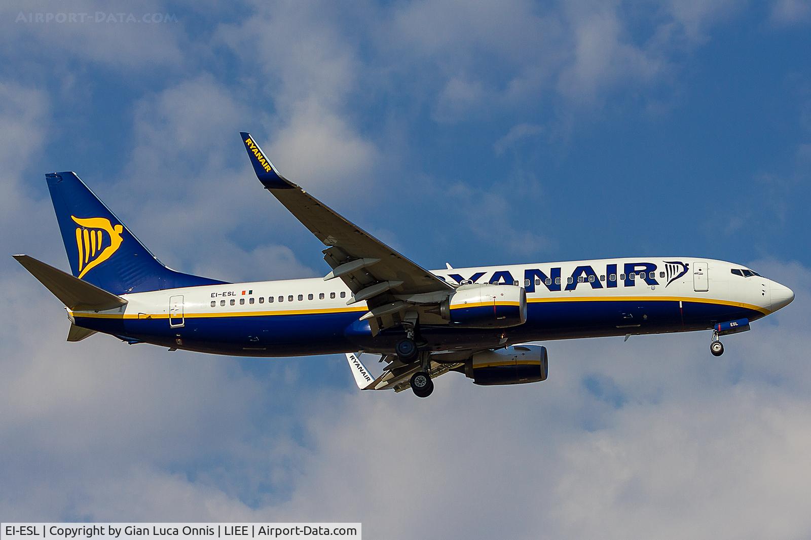 EI-ESL, 2011 Boeing 737-8AS C/N 34988, LANDING