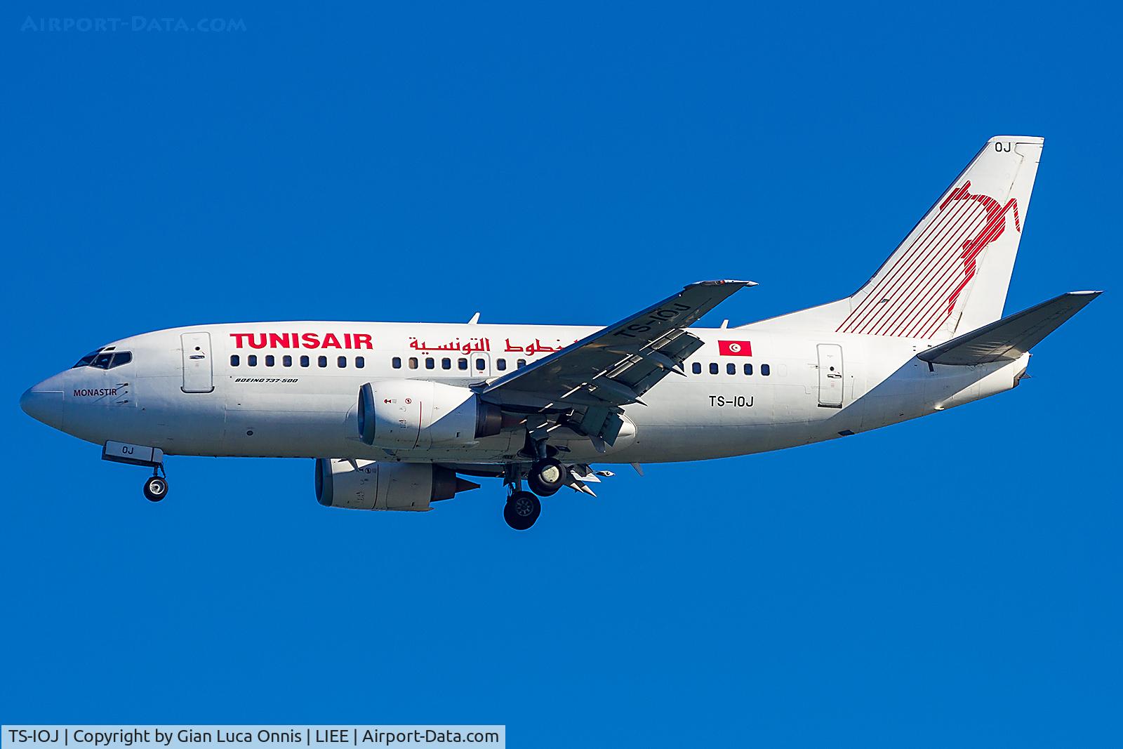 TS-IOJ, 1995 Boeing 737-5H3 C/N 27912, LANDING 32L