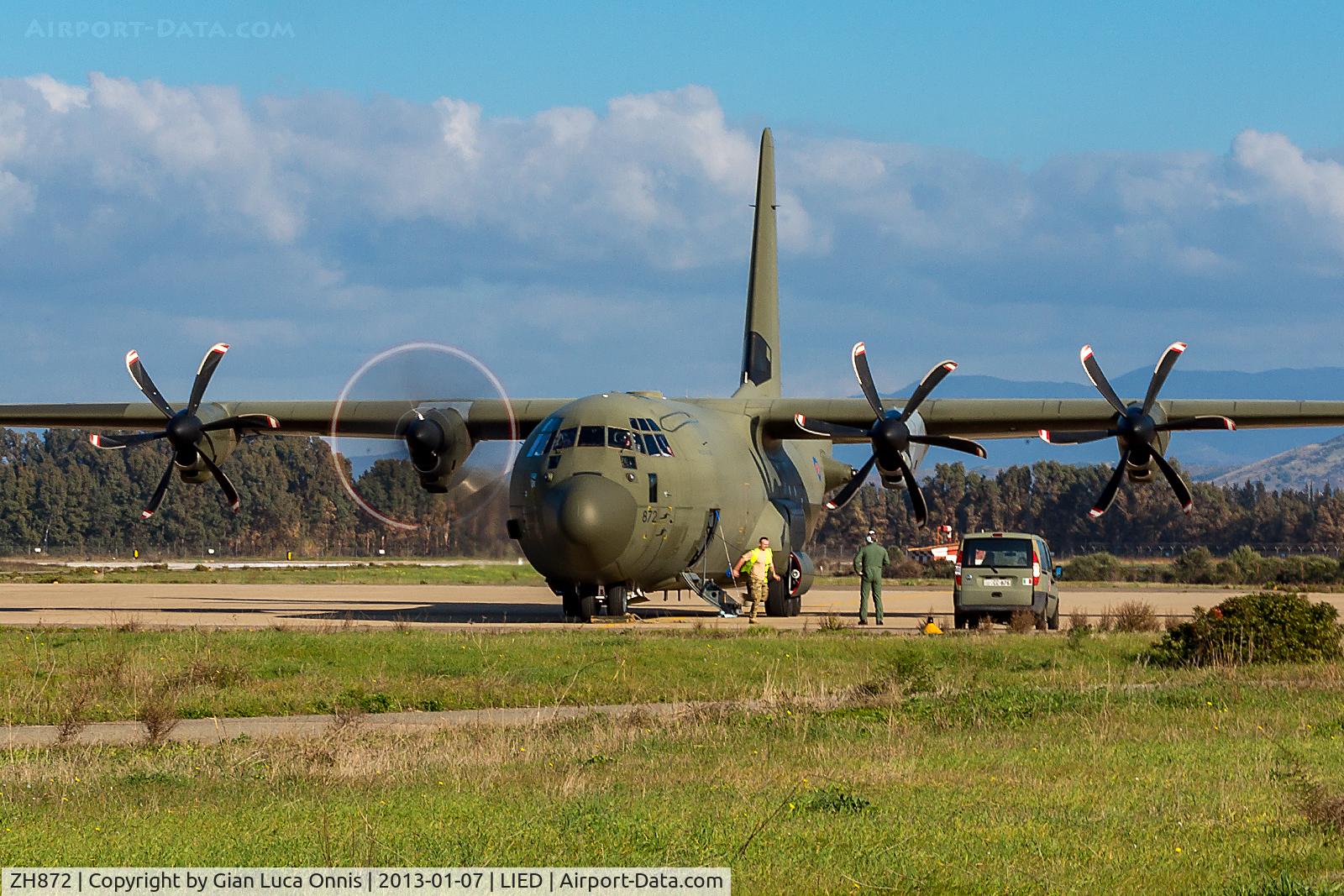 ZH872, 1997 Lockheed Martin C-130J-30 Hercules C.4 C/N 382-5456, engine start-up