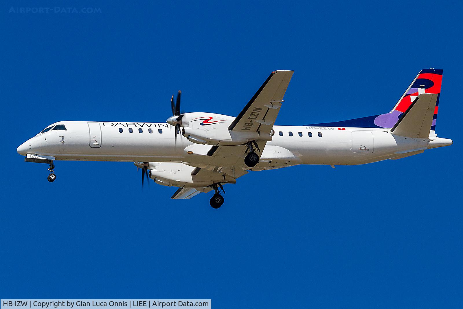 HB-IZW, 1996 Saab 2000 C/N 2000-039, LANDING 32L