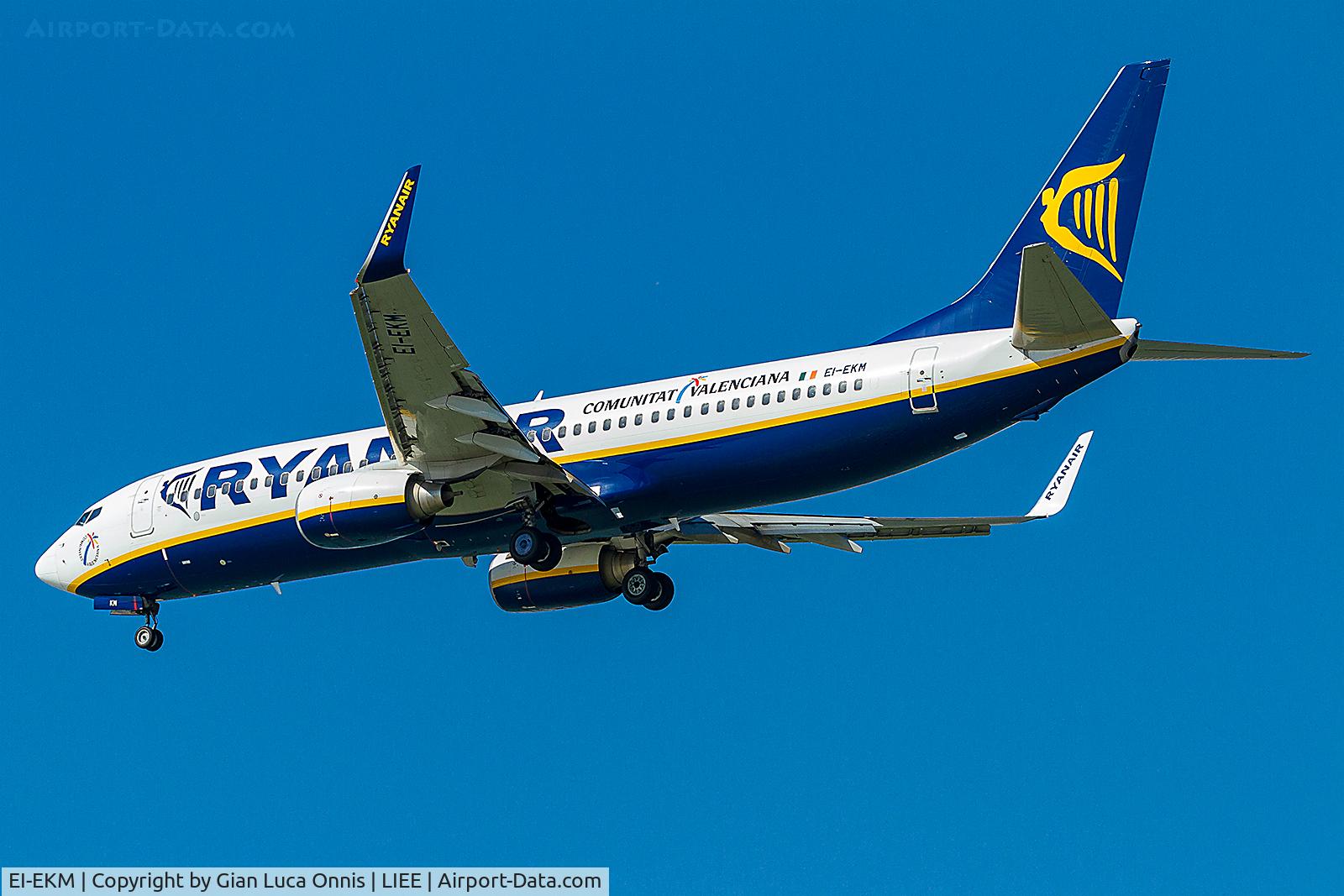 EI-EKM, 2010 Boeing 737-8AS C/N 38499, LANDING 32L