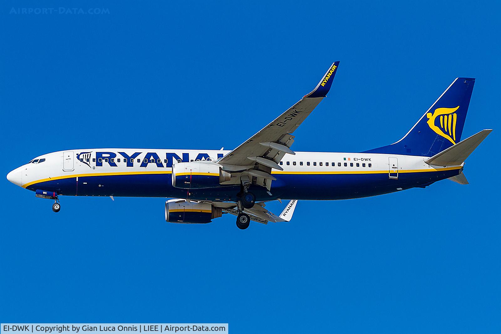 EI-DWK, 2007 Boeing 737-8AS C/N 36078, LANDING 32L