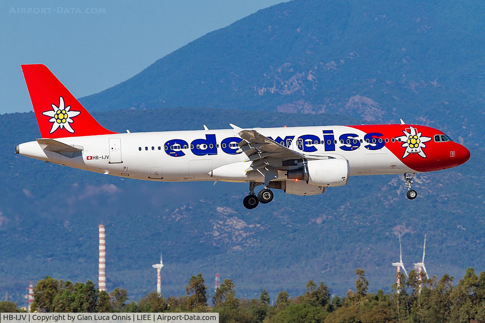 HB-IJV, 2003 Airbus A320-214 C/N 2024, LANDING 32L