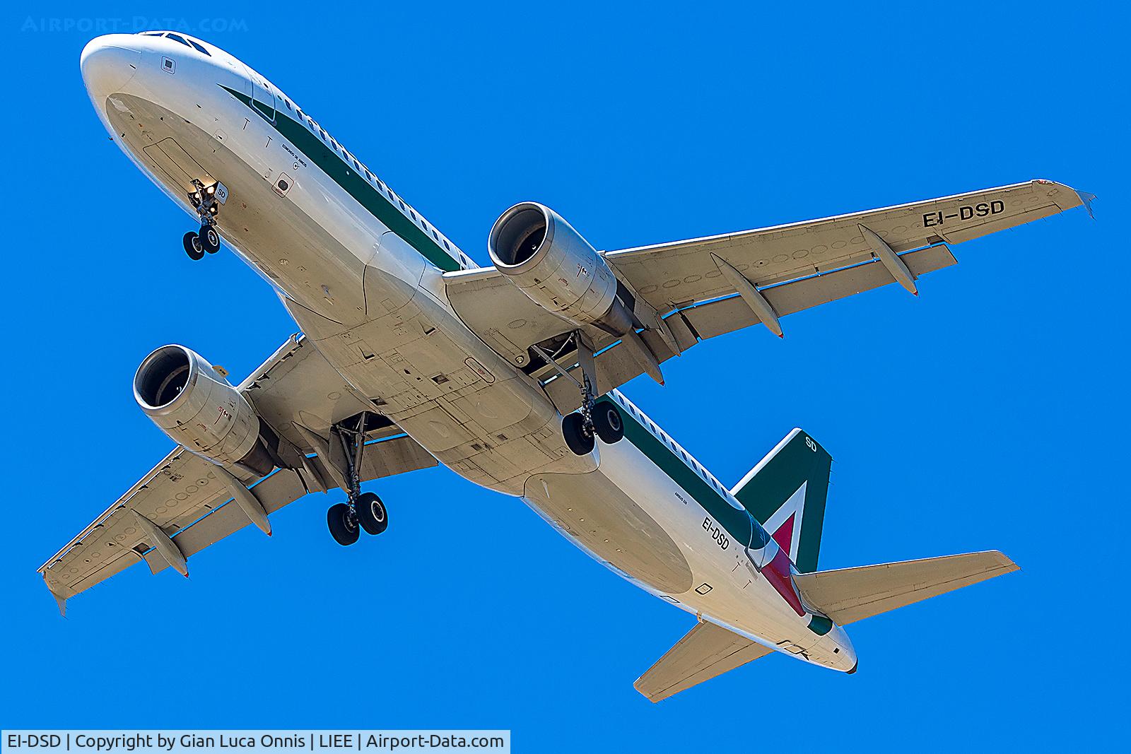 EI-DSD, 2007 Airbus A320-216 C/N 3076, LANDING 14R