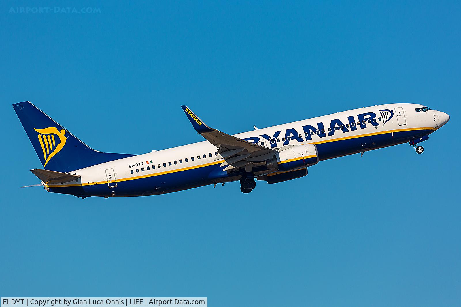 EI-DYT, 2008 Boeing 737-8AS C/N 33634, TAKEOFF 32R