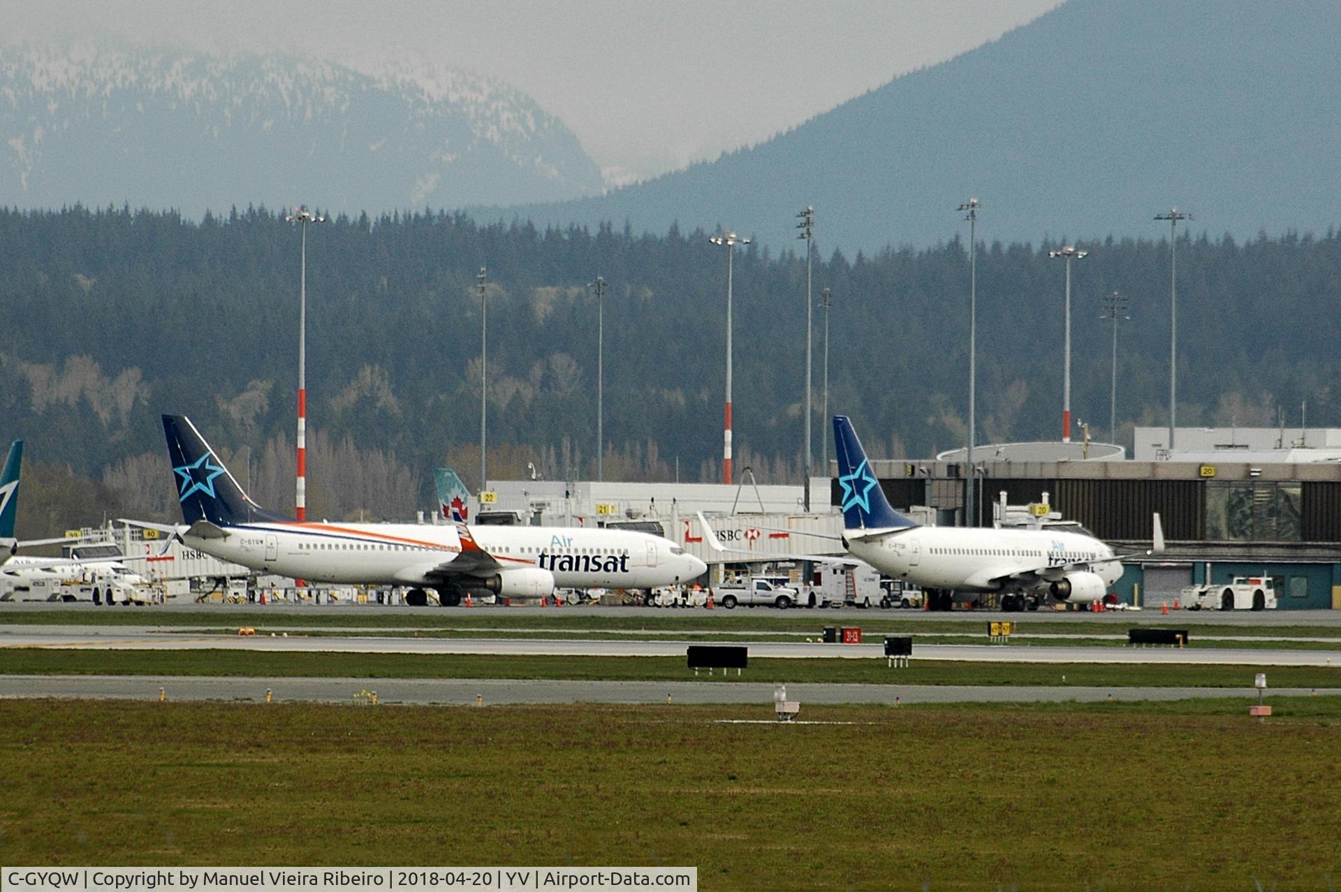 C-GYQW, 2004 Boeing 737-8Q8 C/N 29351, At the gate with C-FTQK