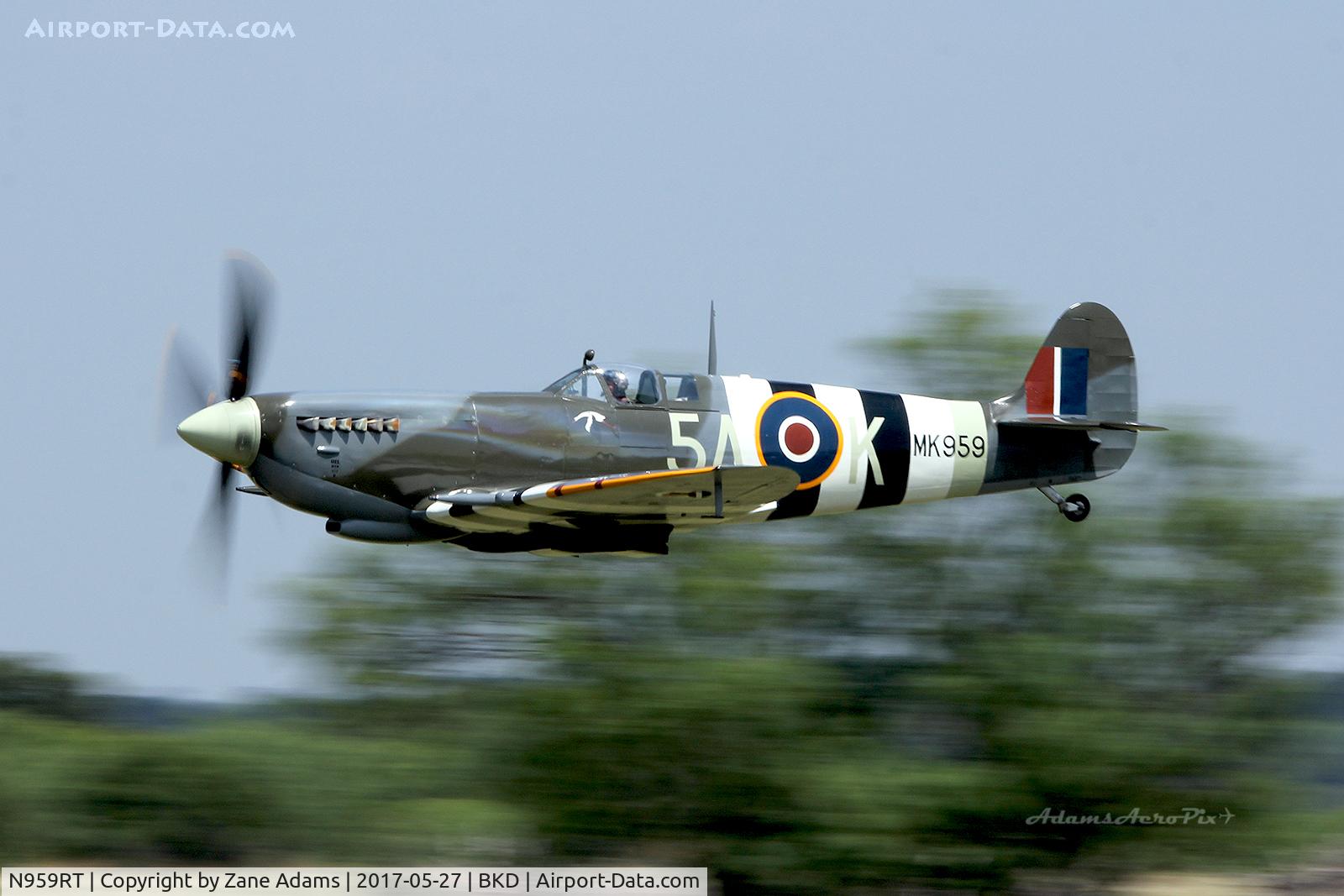N959RT, 1944 Supermarine 361 Spitfire IXc C/N CBAF.8125, At the 2017 Breckenridge Airshow