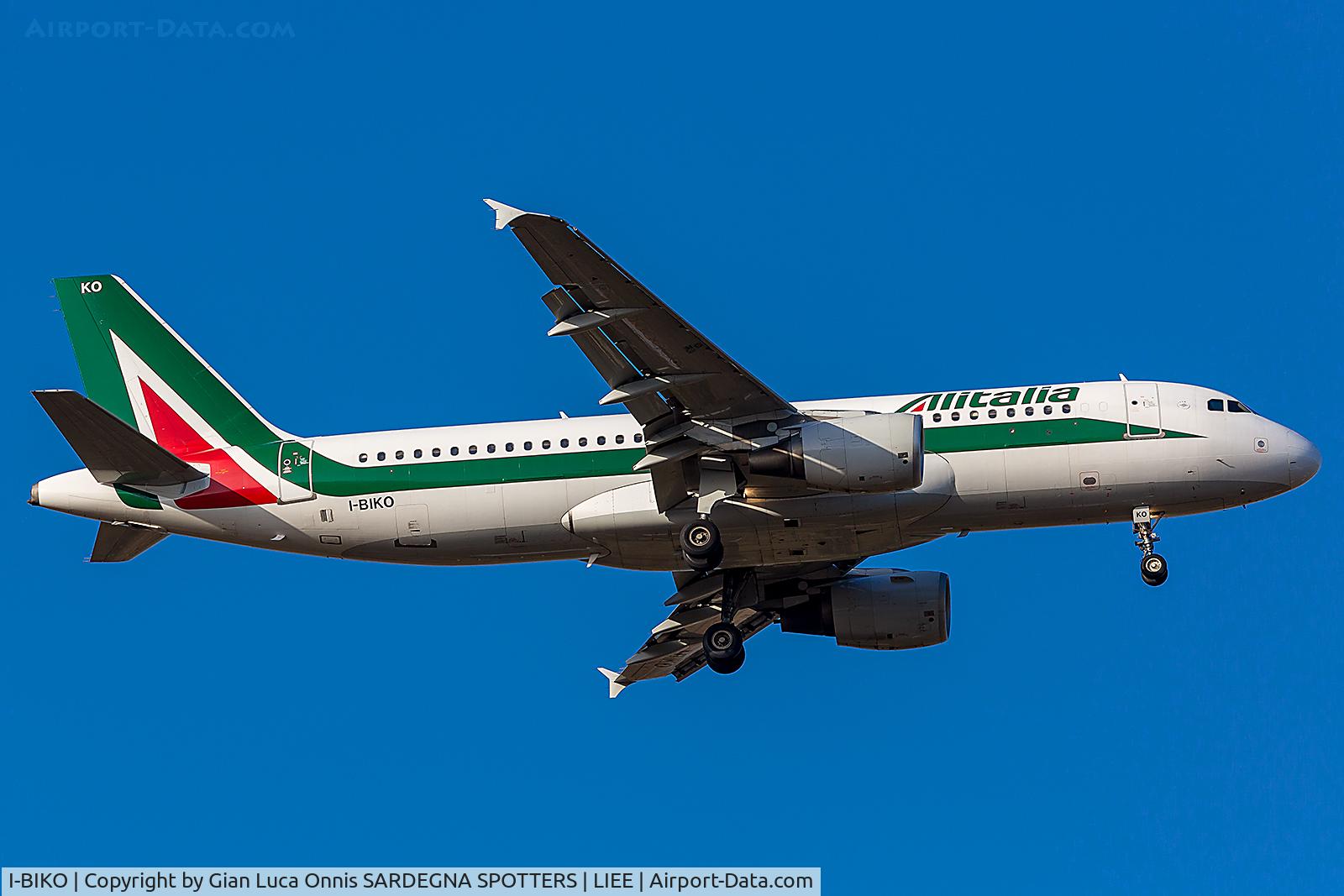 I-BIKO, 2000 Airbus A320-214 C/N 1168, LANDING 14R