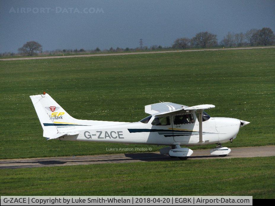 G-ZACE, 2001 Cessna 172S C/N 172S8808, At Sywell Aerodrome.
