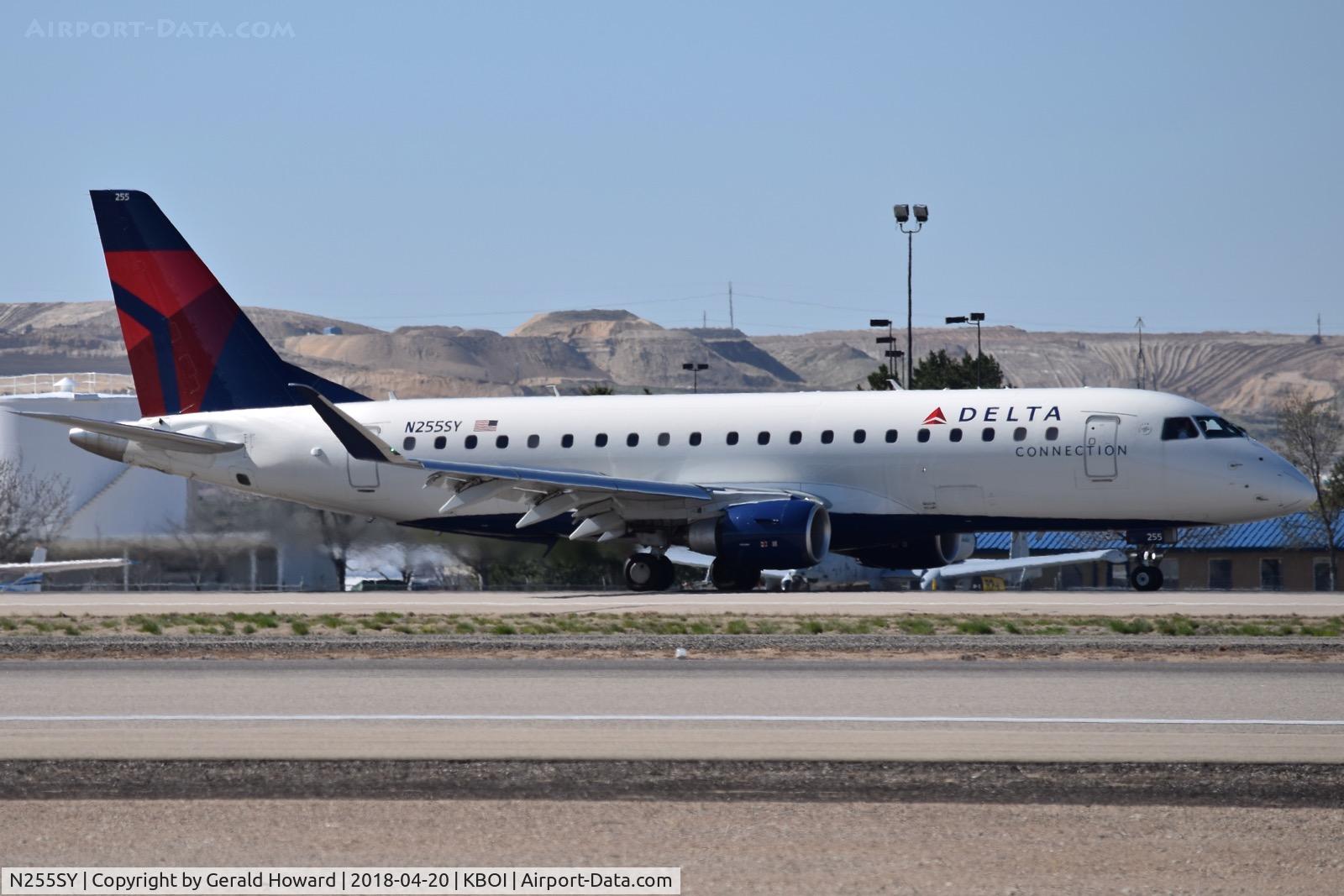 N255SY, 2016 Embraer 175LR (ERJ-170-200LR) C/N 17000622, Landing roll out on RWY 28L.