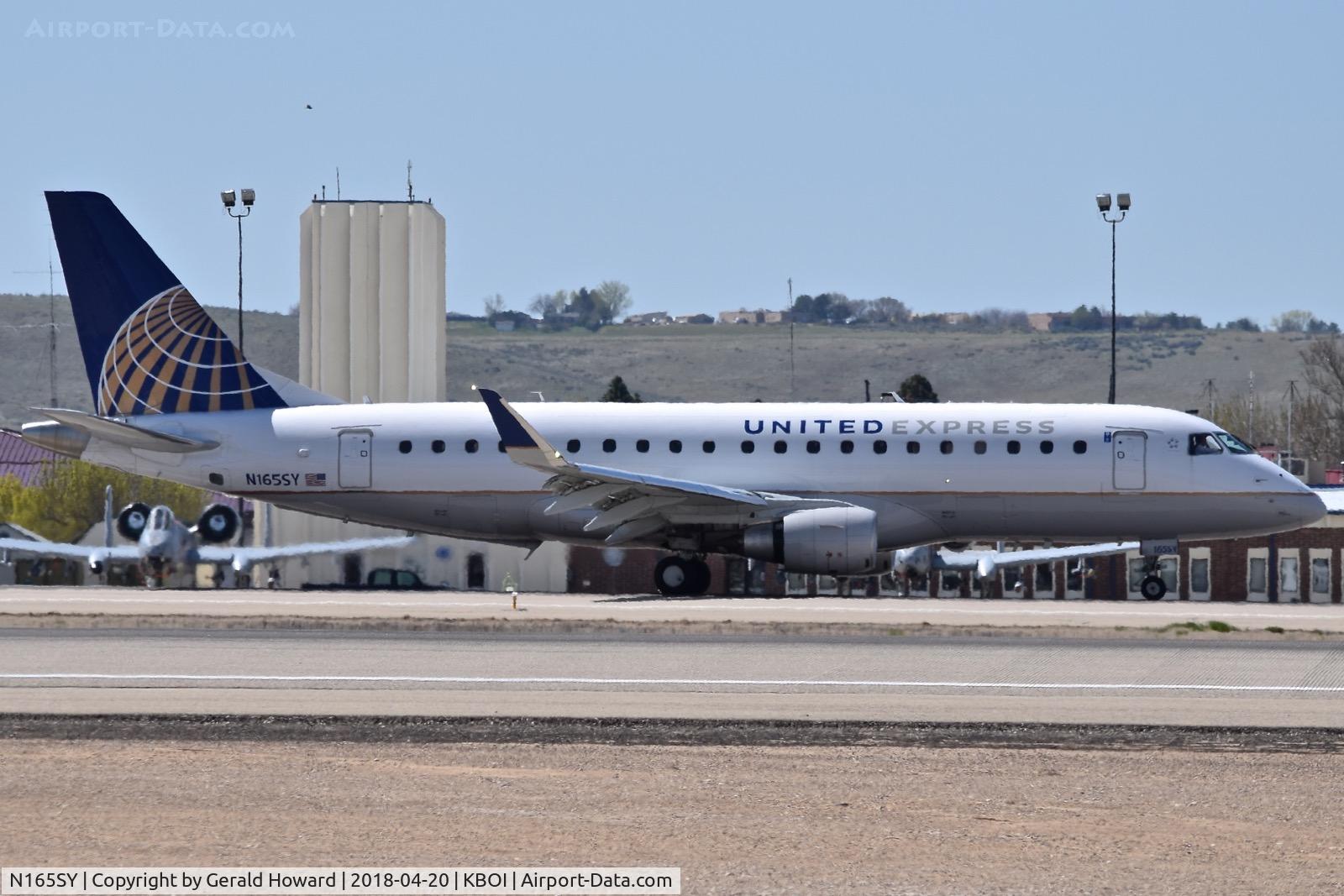 N165SY, 2016 Embraer 175LR (ERJ-170-200LR) C/N 17000613, Landing roll out on RWY 28L.