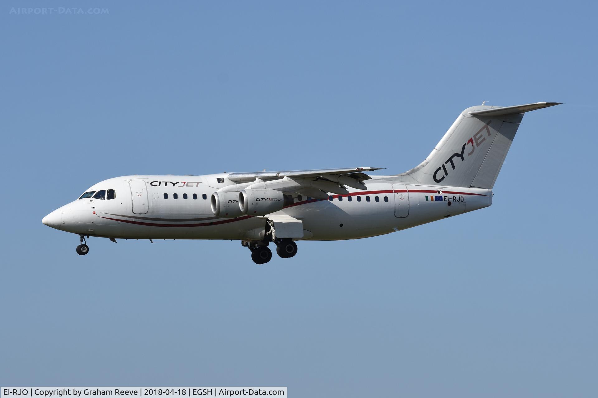 EI-RJO, 1999 British Aerospace Avro 146-RJ85A C/N E2352, Landing at Norwich.