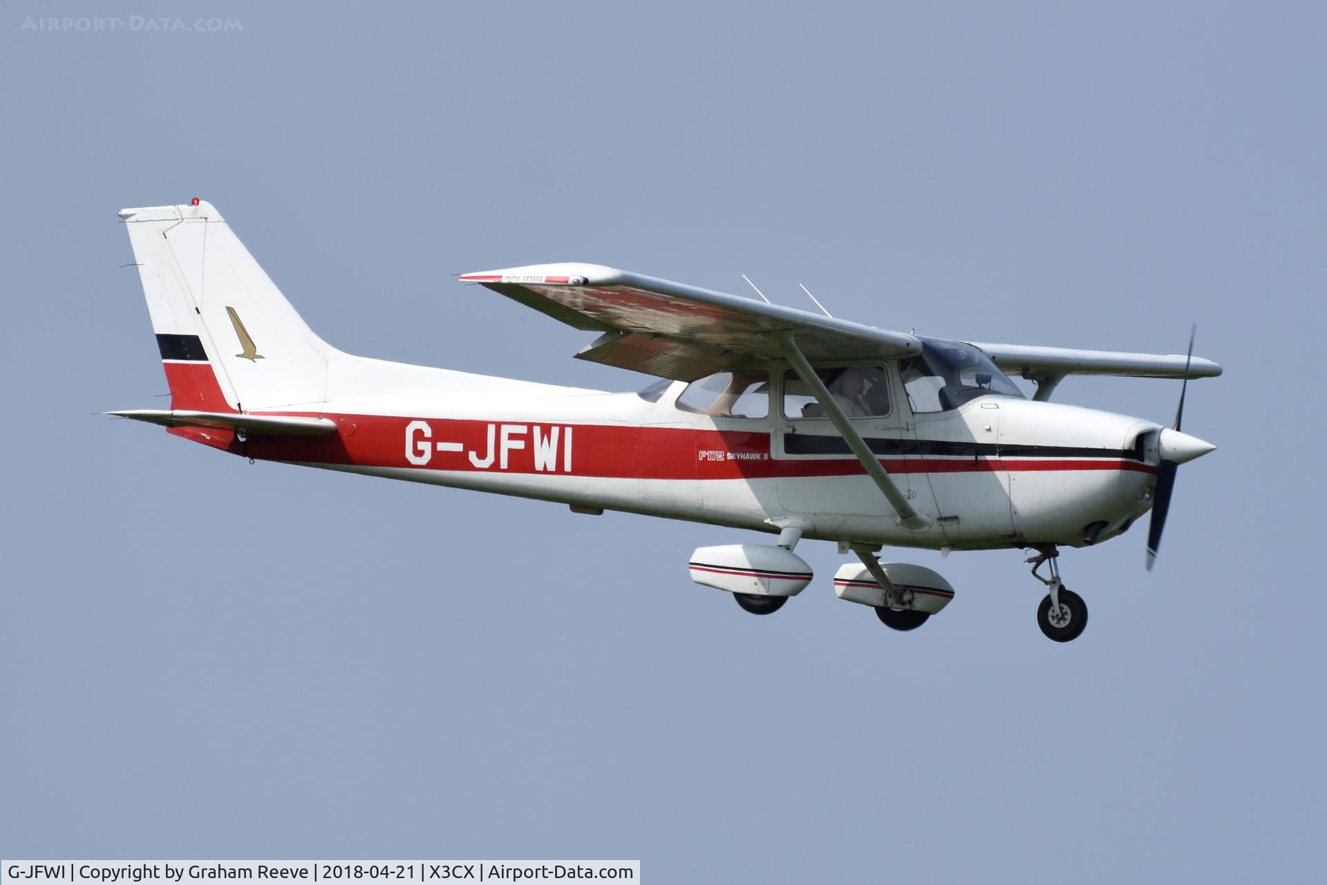 G-JFWI, 1977 Reims F172N Skyhawk C/N 1622, Landing at Northrepps.
