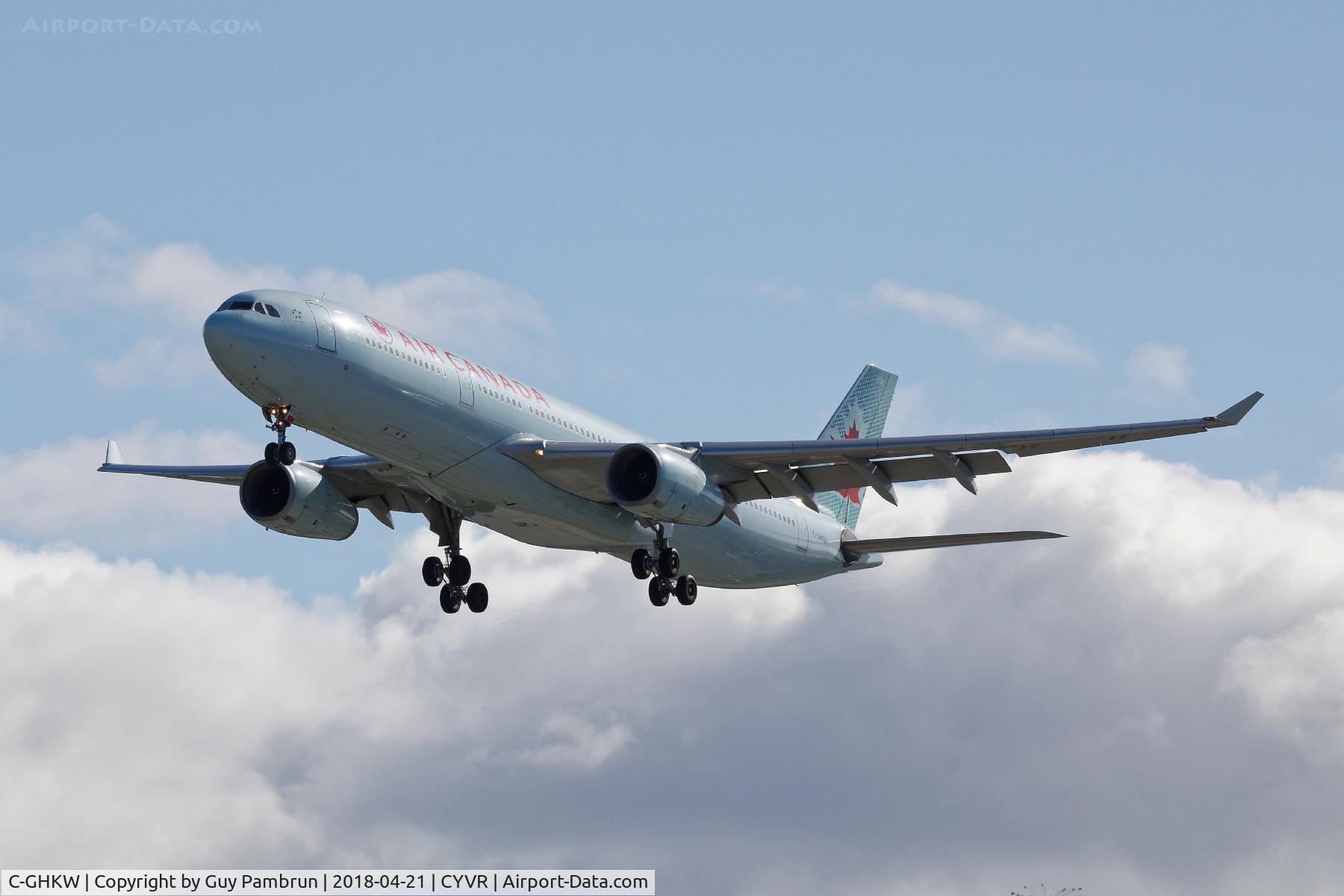 C-GHKW, 2001 Airbus A330-343 C/N 0408, Landing