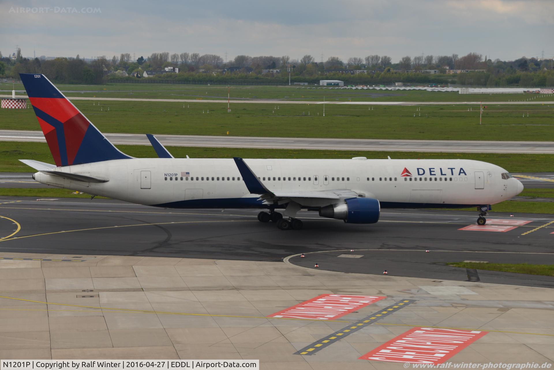 N1201P, 1998 Boeing 767-332 C/N 28458, Boeing 767-322ER - DL DAL Delta Air Lines - 28458 - N1201P - 27.04.2016 - DUS