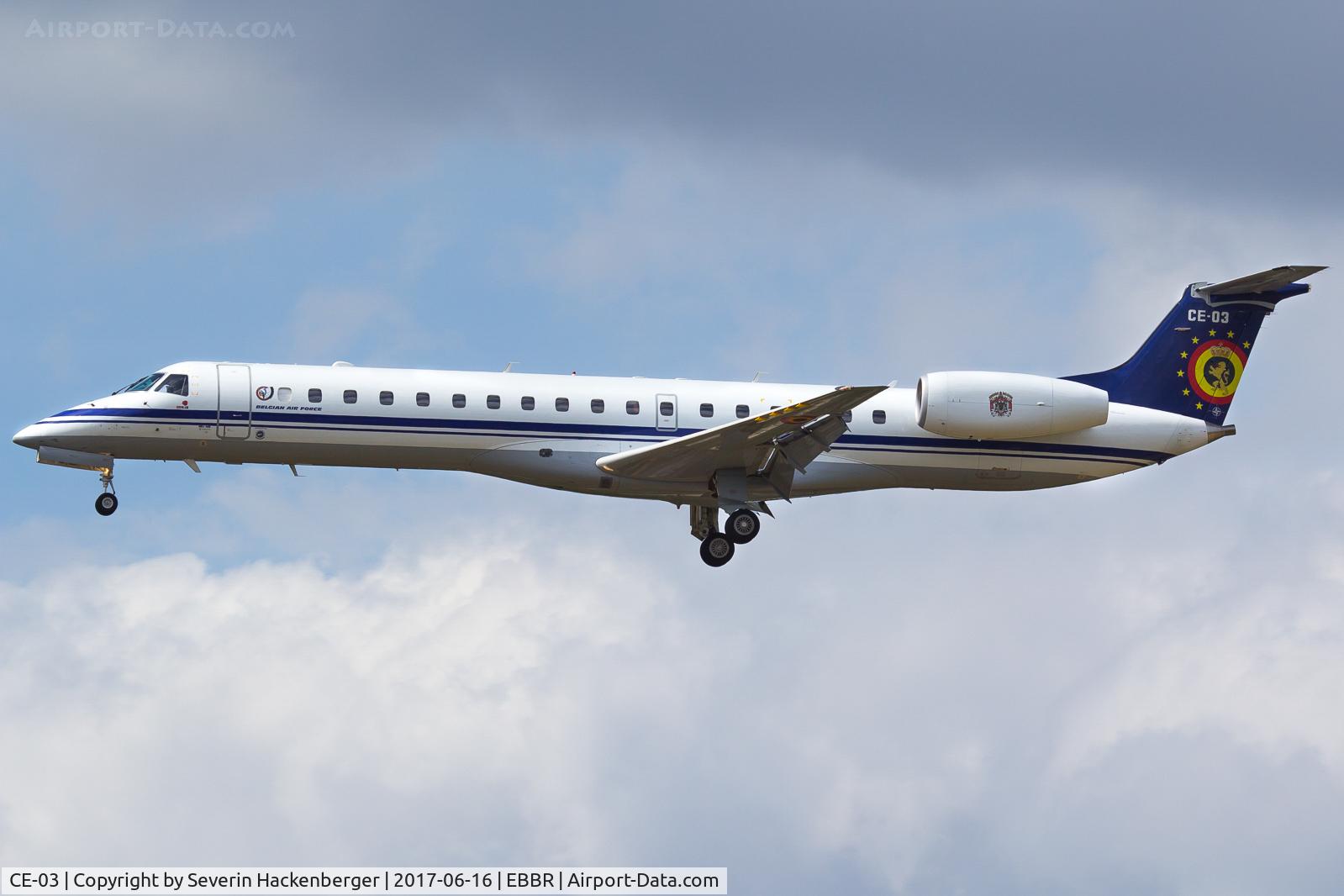 CE-03, 2001 Embraer ERJ-145LR (EMB-145LR) C/N 145526, ERJ-145 arriving at BRU.