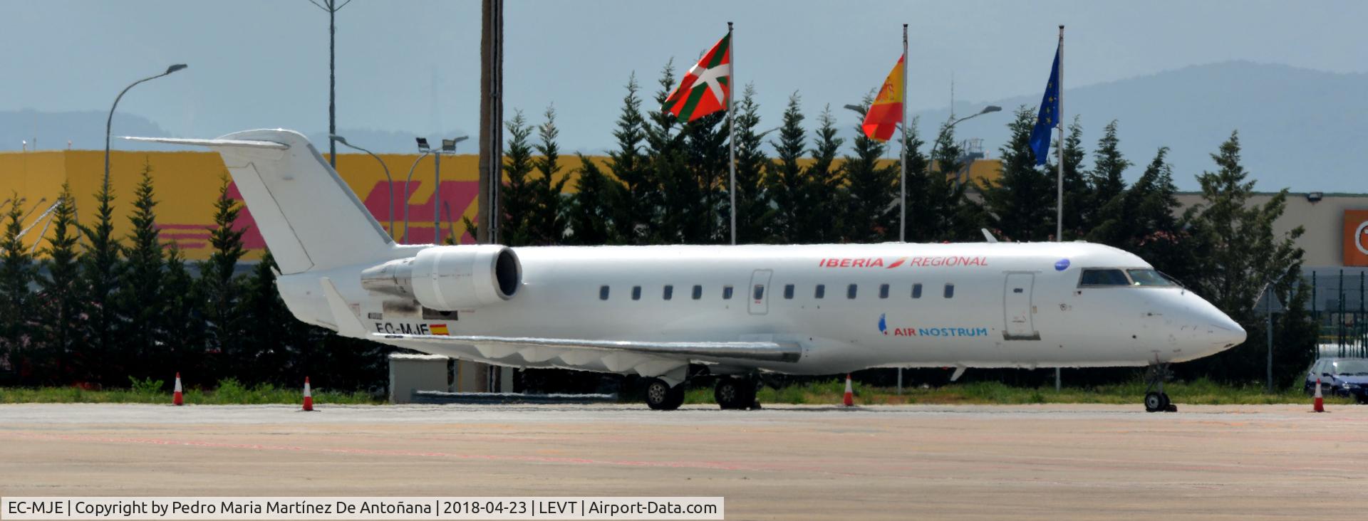 EC-MJE, 2002 Bombardier CRJ-200ER (CL-600-2B19) C/N 7622, Foronda - Vitoria-Gasteiz - España