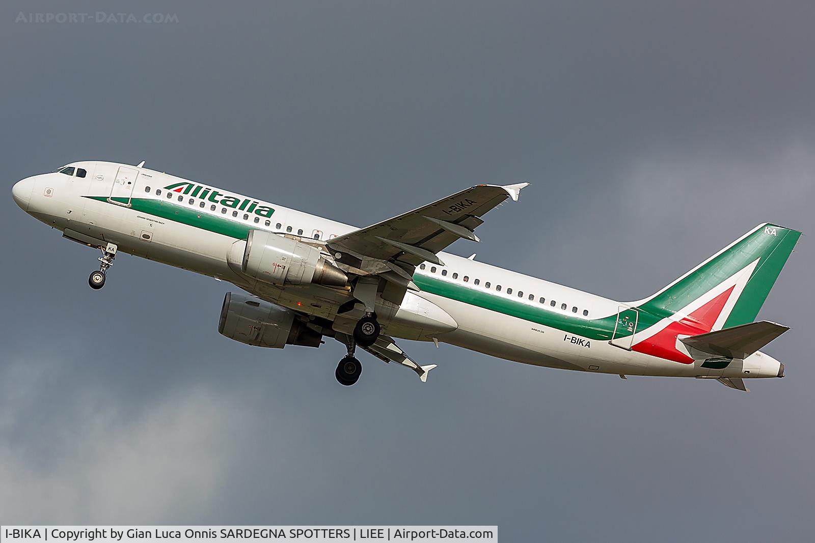 I-BIKA, 1999 Airbus A320-214 C/N 951, TAKEOFF 32L