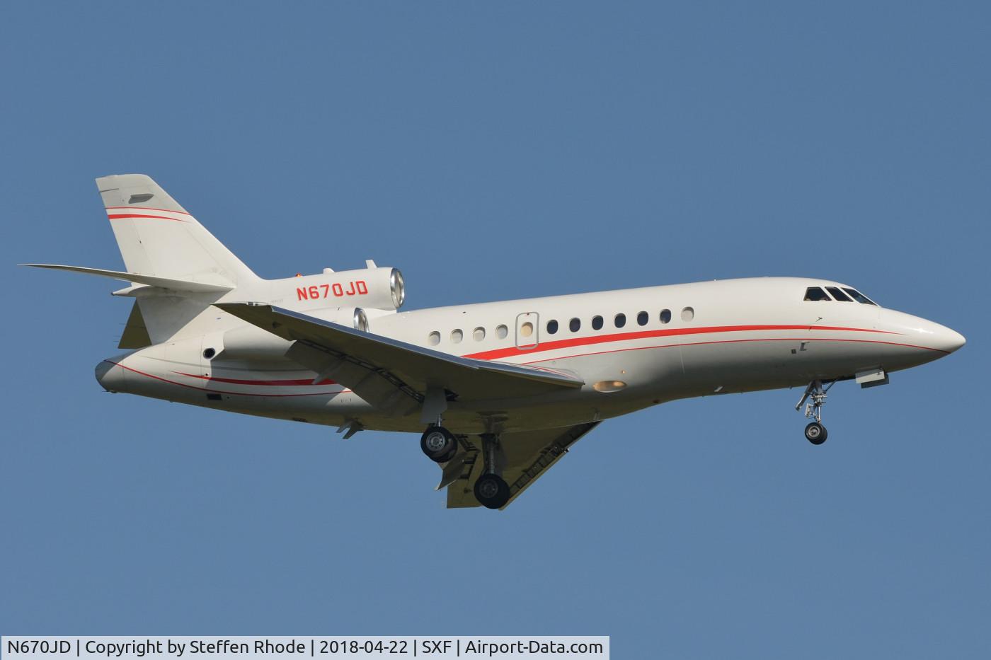 N670JD, 1988 Dassault Falcon 900 C/N 45, on approach on a sunny sunday