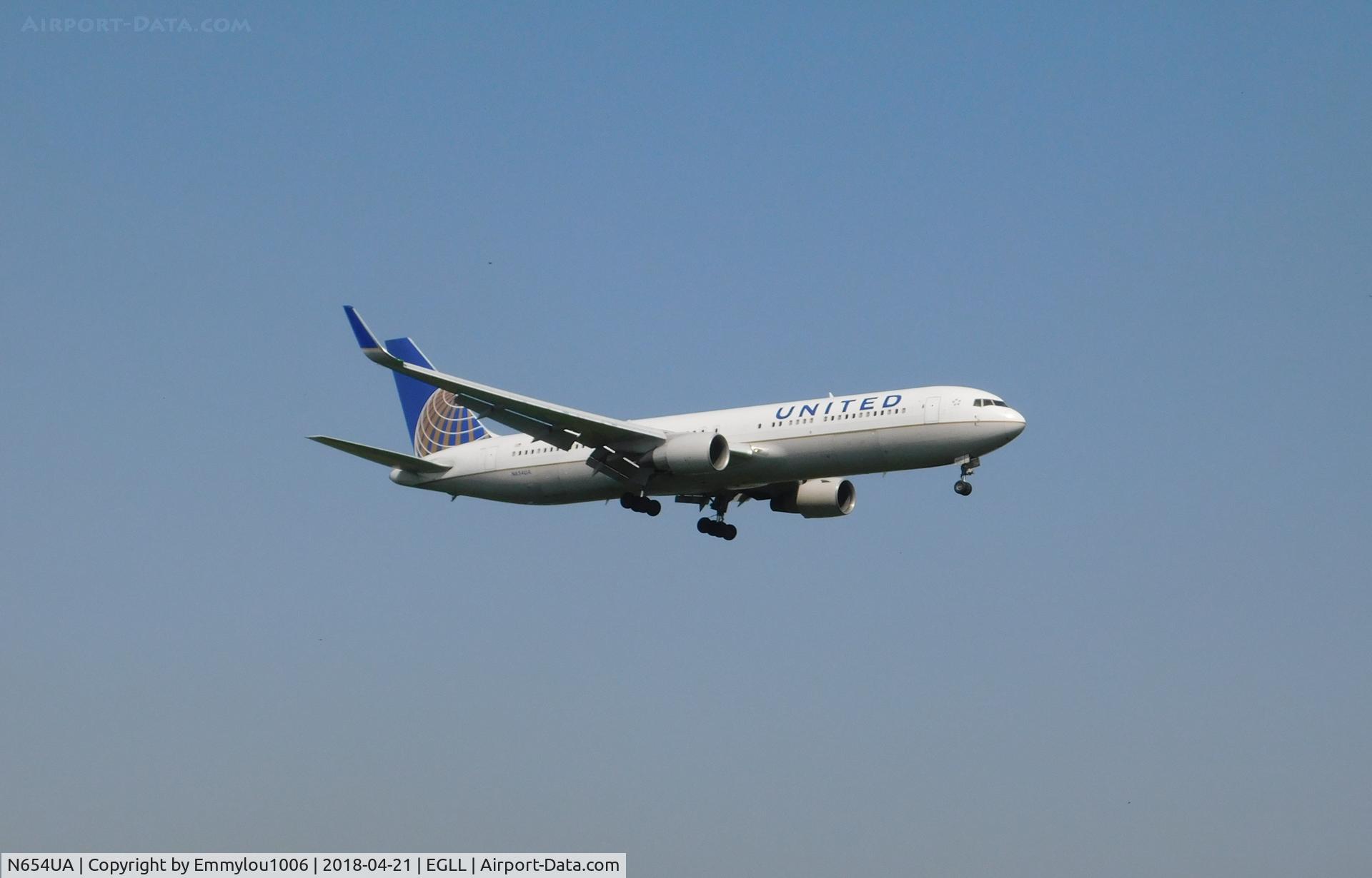 N654UA, 1992 Boeing 767-322ER C/N 25392, FROM TERMINAL 5