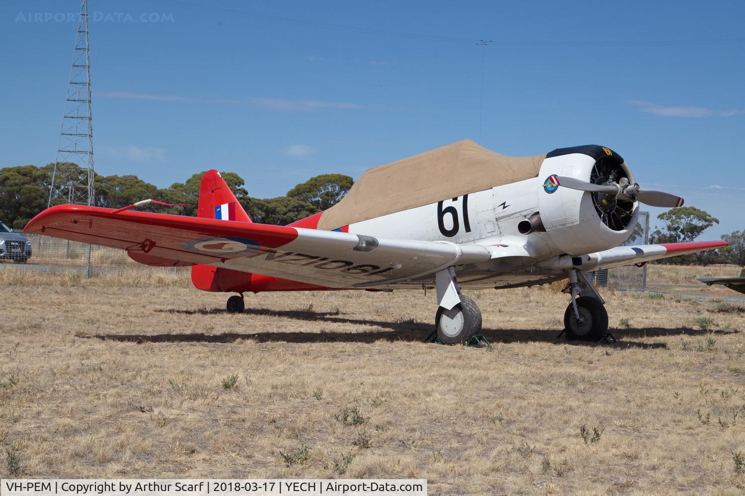 VH-PEM, 1943 North American AT-6D Harvard III C/N 88-14494 (41-33841), AAAA Fly in Echuca 2018