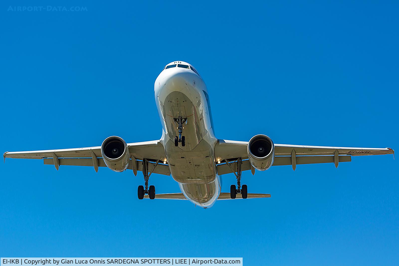 EI-IKB, 2000 Airbus A320-214 C/N 1226, LANDING 14R