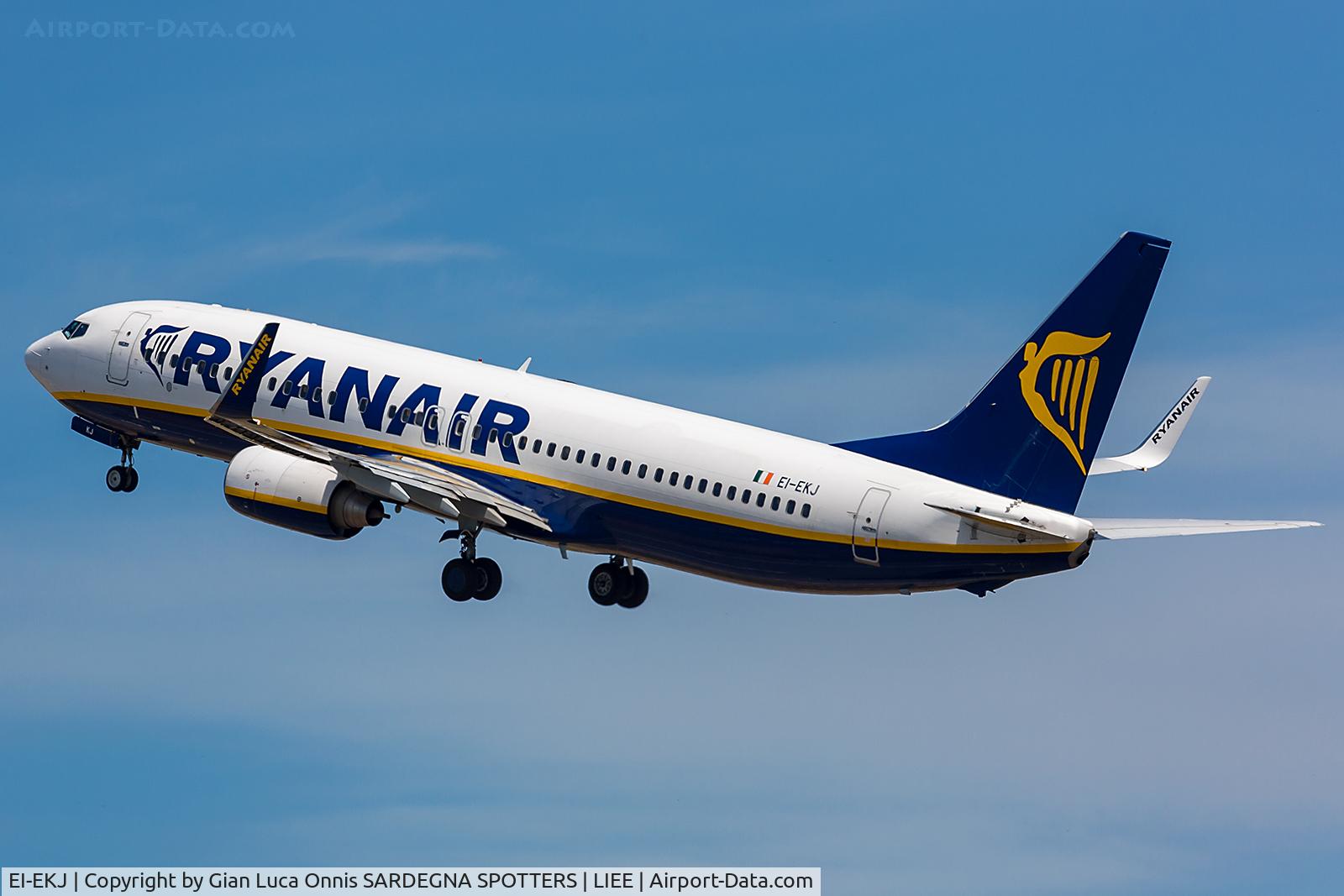 EI-EKJ, 2010 Boeing 737-8AS C/N 38497, TAKEOFF 32L