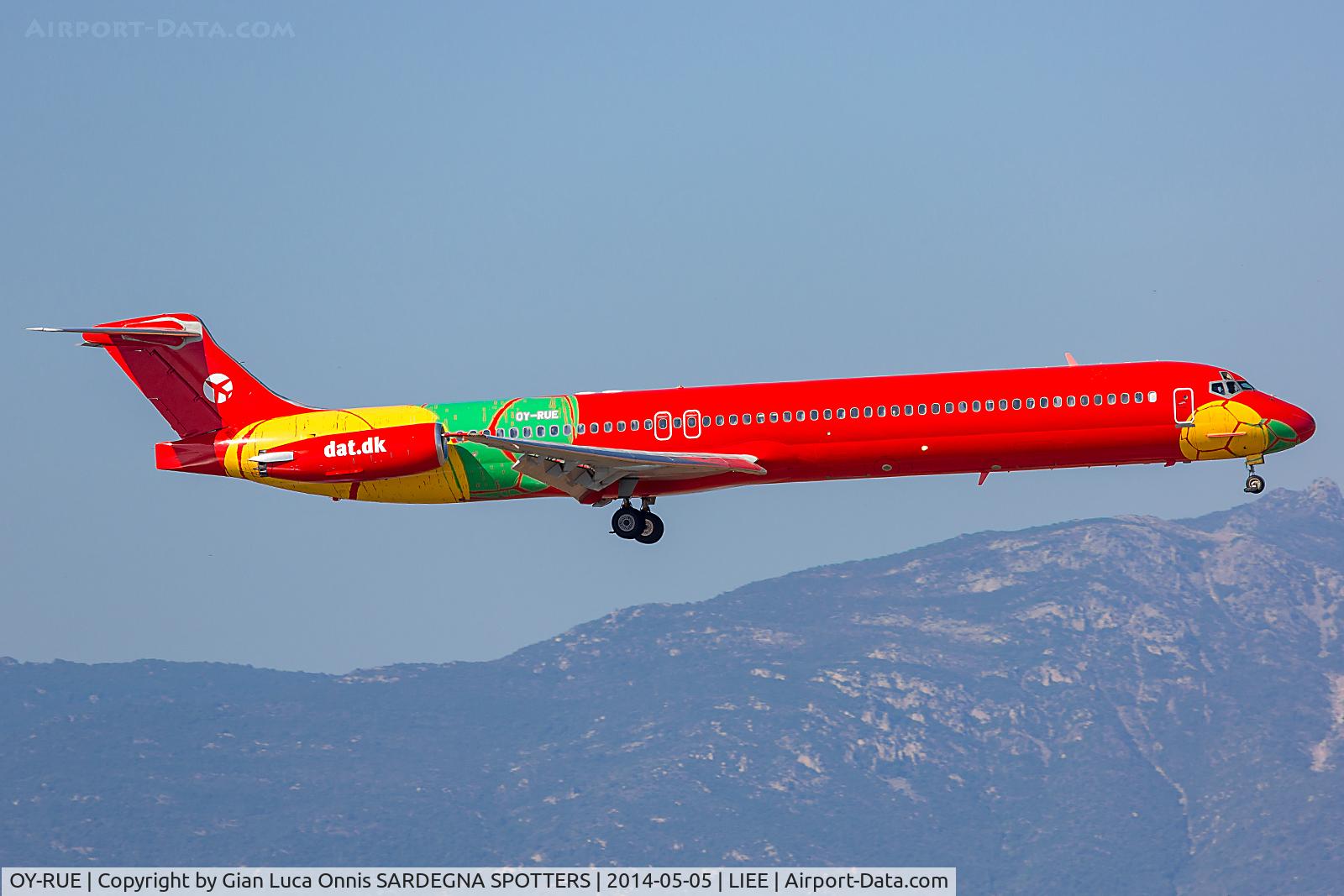 OY-RUE, 1990 McDonnell Douglas MD-83 (DC-9-83) C/N 49936, LANDING 32L