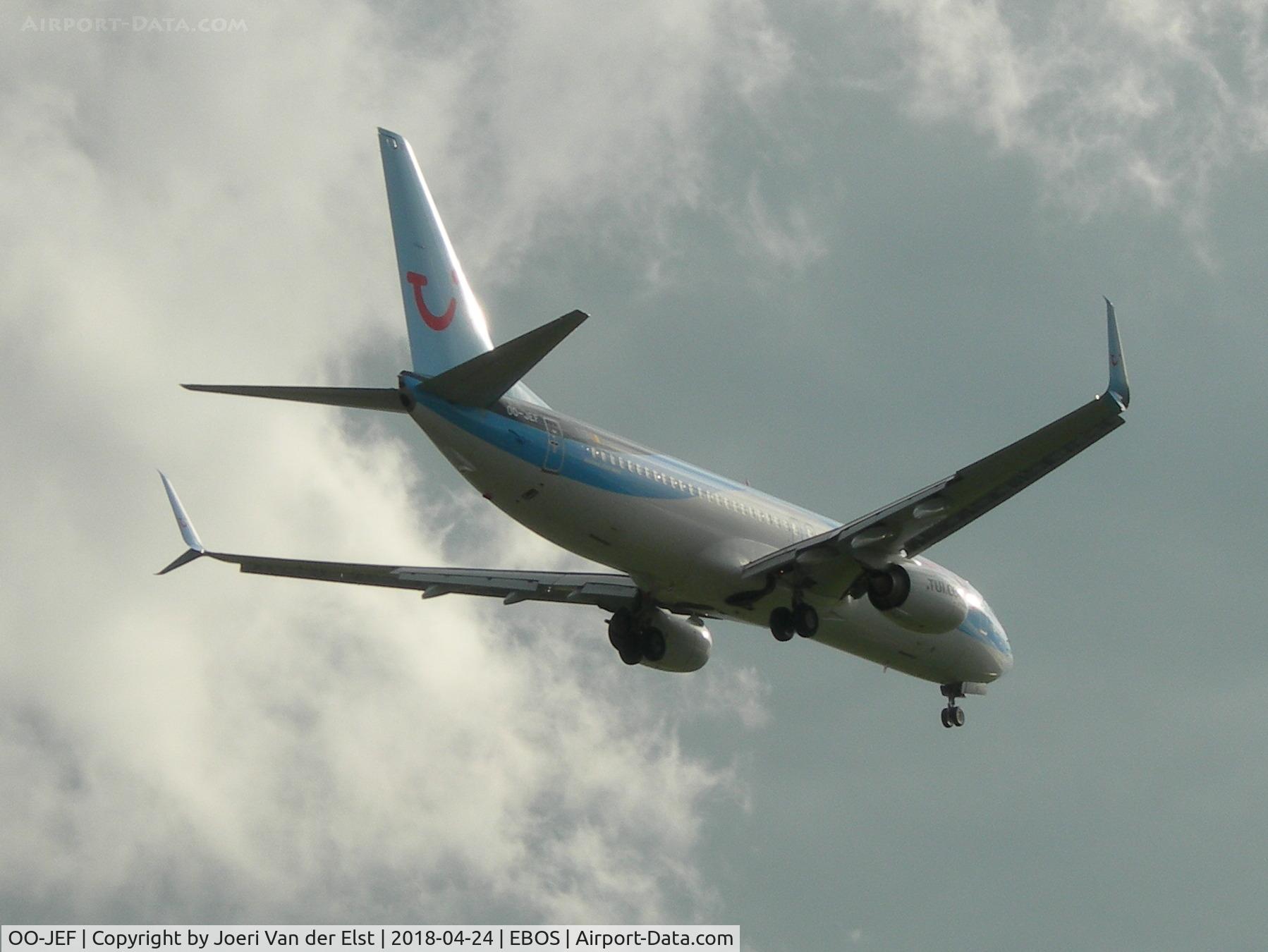 OO-JEF, 2014 Boeing 737-8K5 C/N 44271, Moments before touchdown rwy 26, training flight