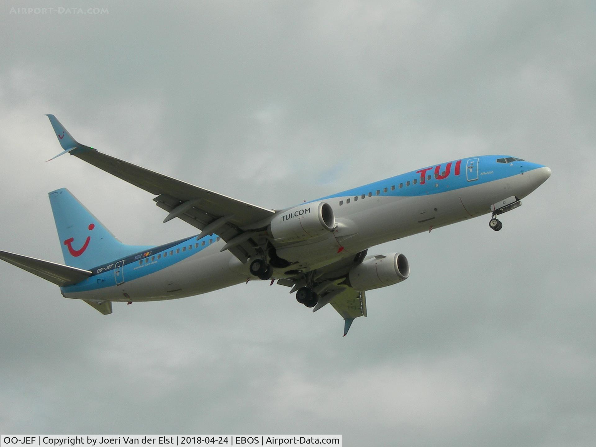 OO-JEF, 2014 Boeing 737-8K5 C/N 44271, Moments before touchdown rwy 26, training flight