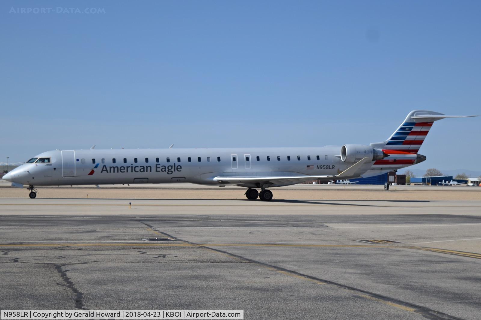 N958LR, 2015 Bombardier CRJ-900LR (CL-600-2D24) C/N 15378, Taxiing on Alpha.